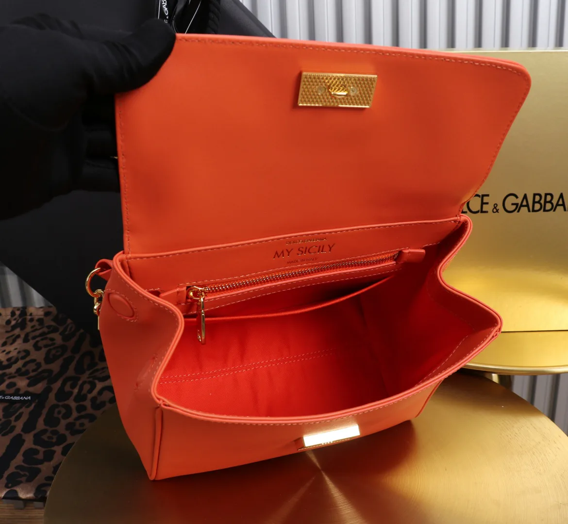 Классические Сумки Женские Dolce & Gabbana 18004434