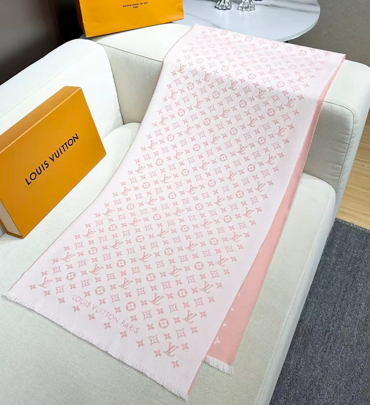 Шарфы Louis Vuitton 18675441
