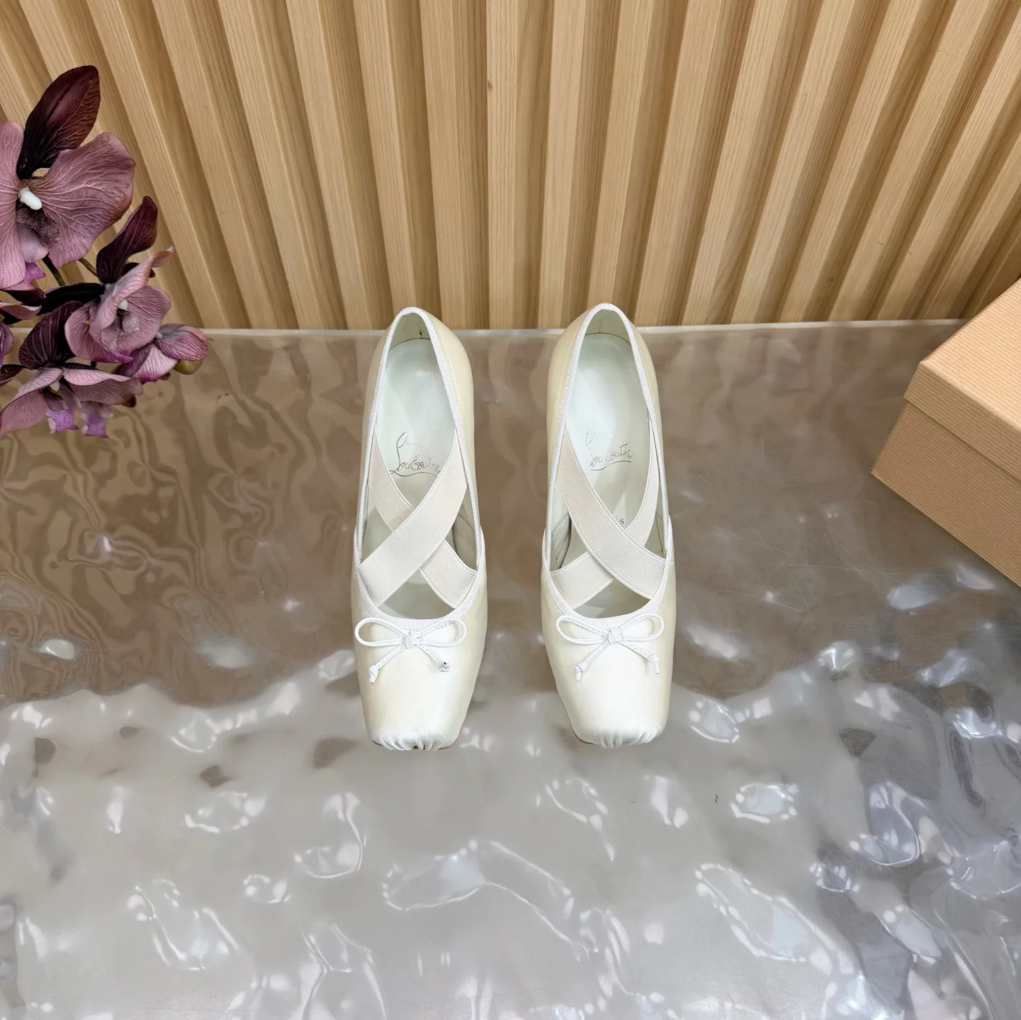 Туфли Женские Christian Louboutin 3901536