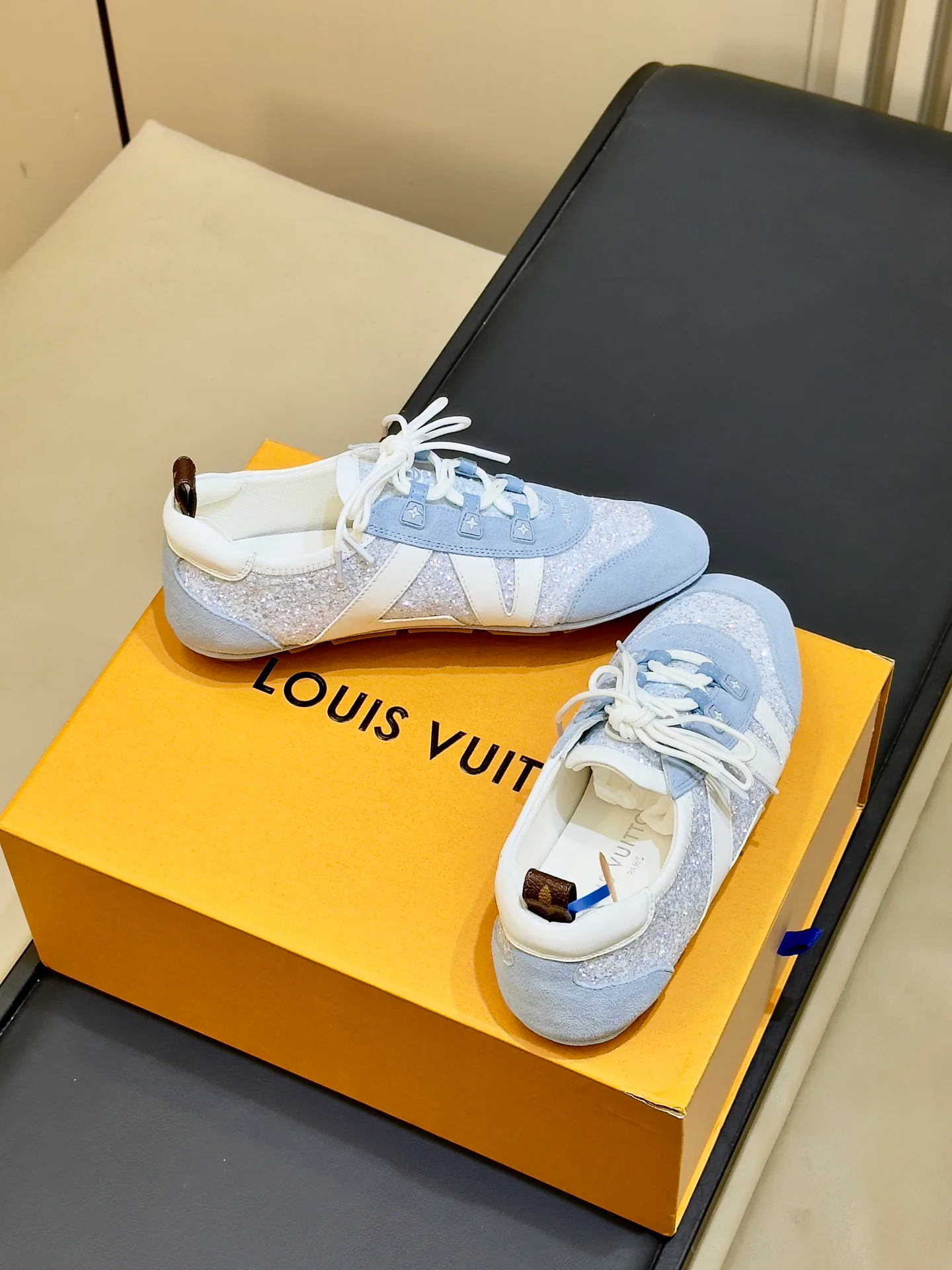Кроссовки Женские Louis Vuitton 17480202