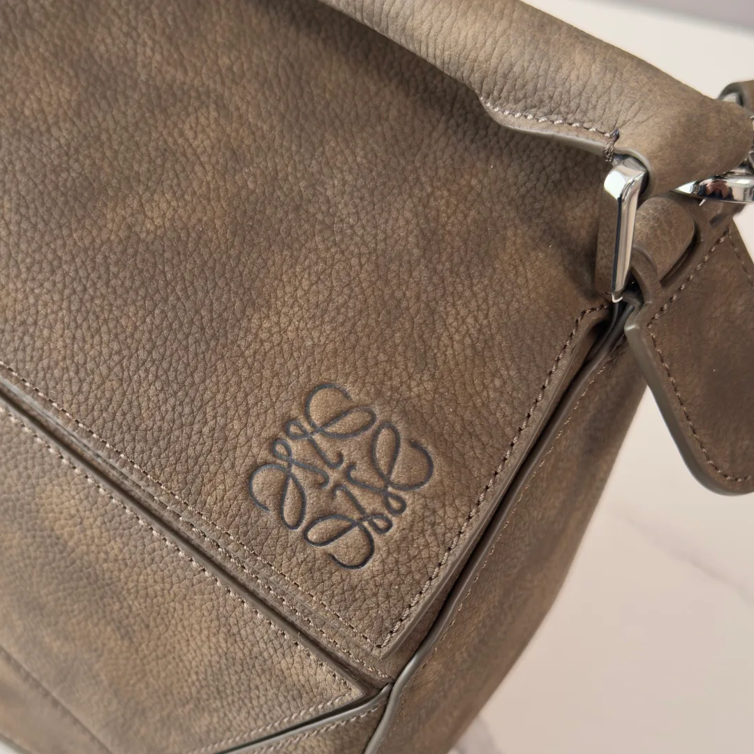 Классические Сумки Женские Loewe 18030347