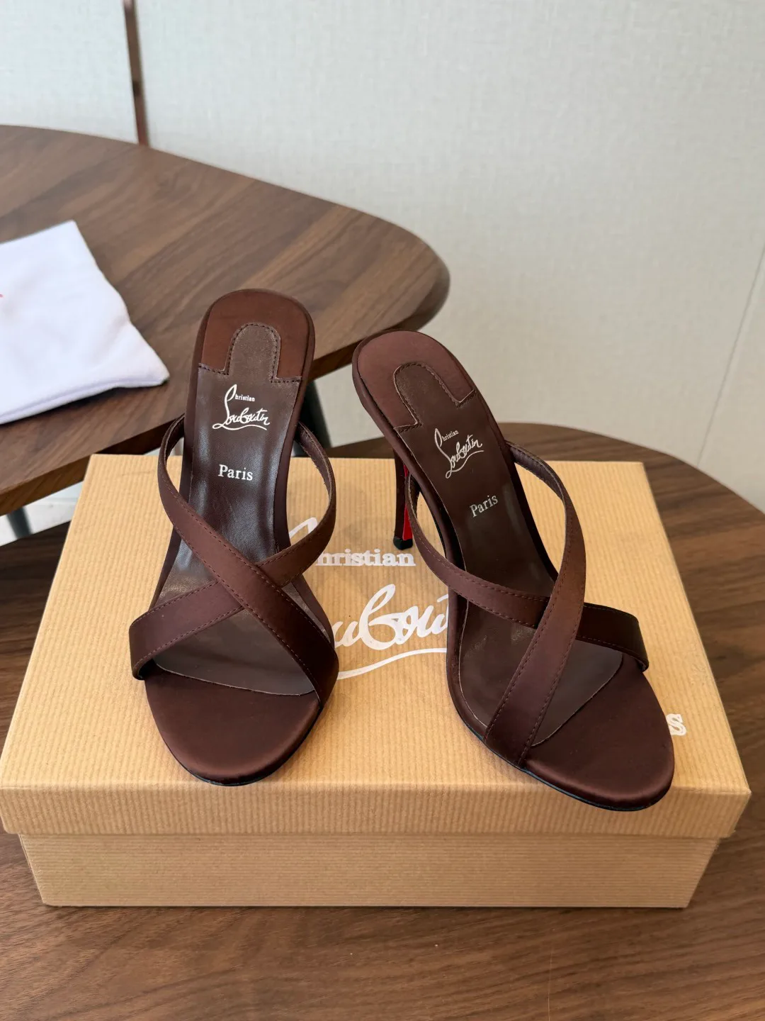 Босоножки Женские Christian Louboutin 18183092
