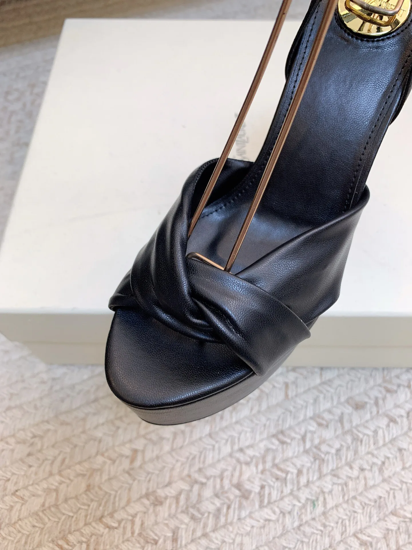 Босоножки Женские Saint Laurent 18731815