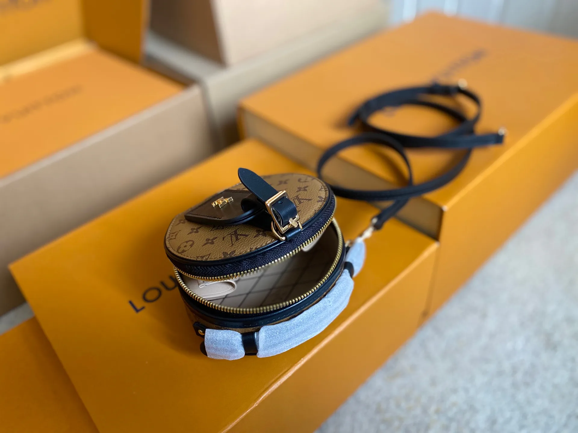 Сумки На Ремне Женские Louis Vuitton 20449