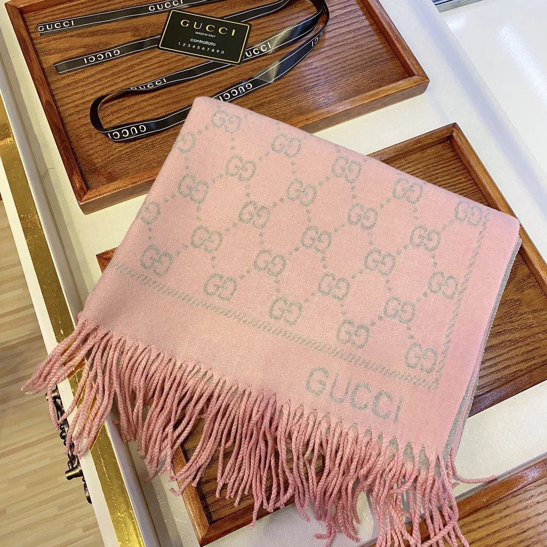 Шарфы Gucci 18394238