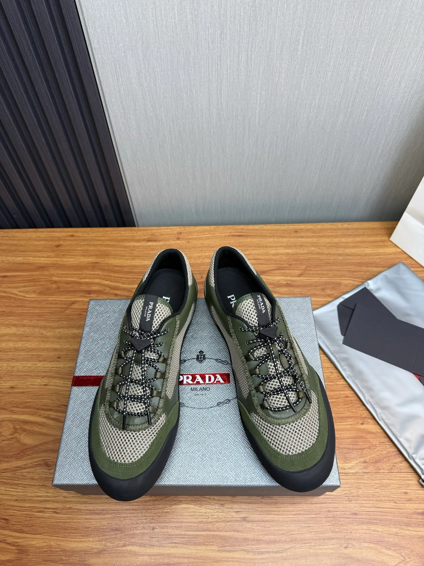 Кроссовки Мужские Prada 13537328