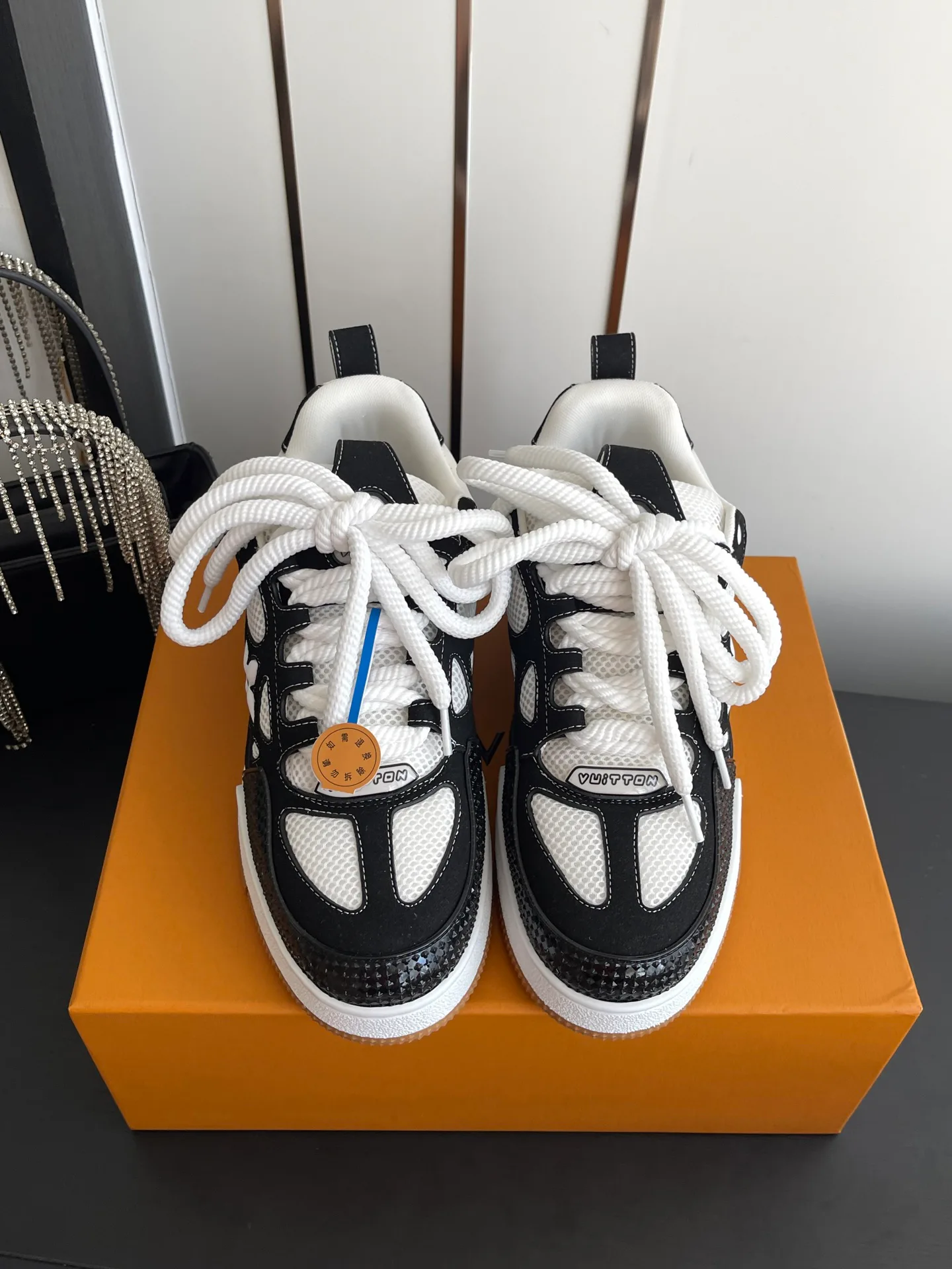 Кроссовки Женские Louis Vuitton 17908532