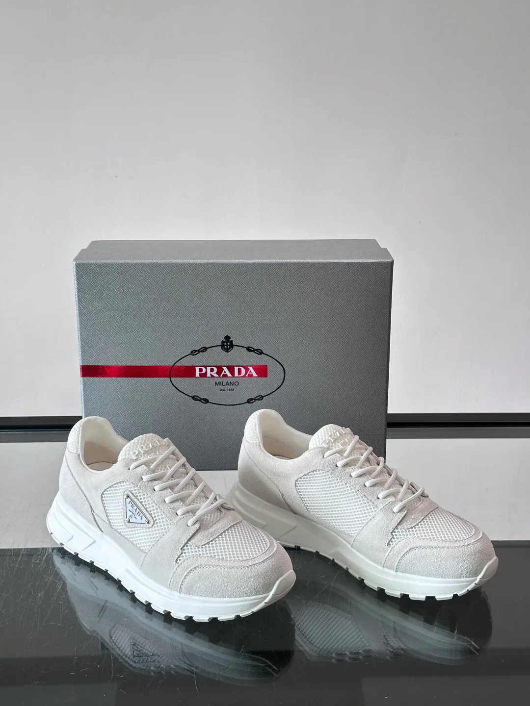 Кроссовки Женские Prada 18102649