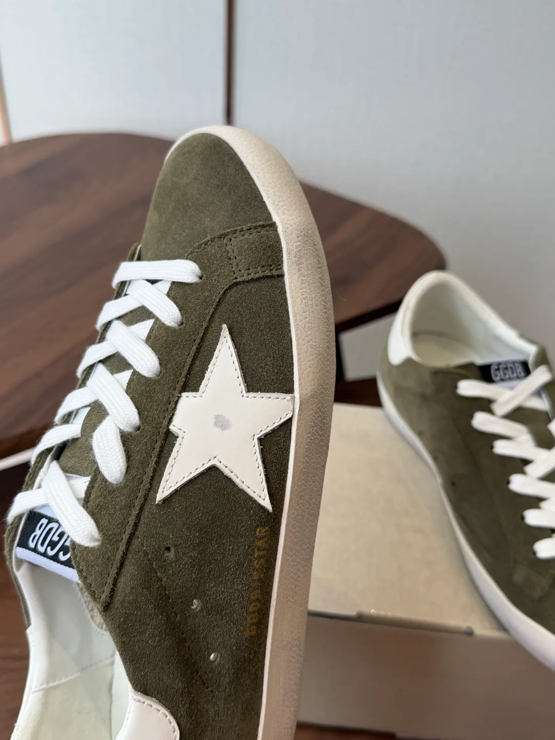 Кроссовки Женские Golden Goose 18146569