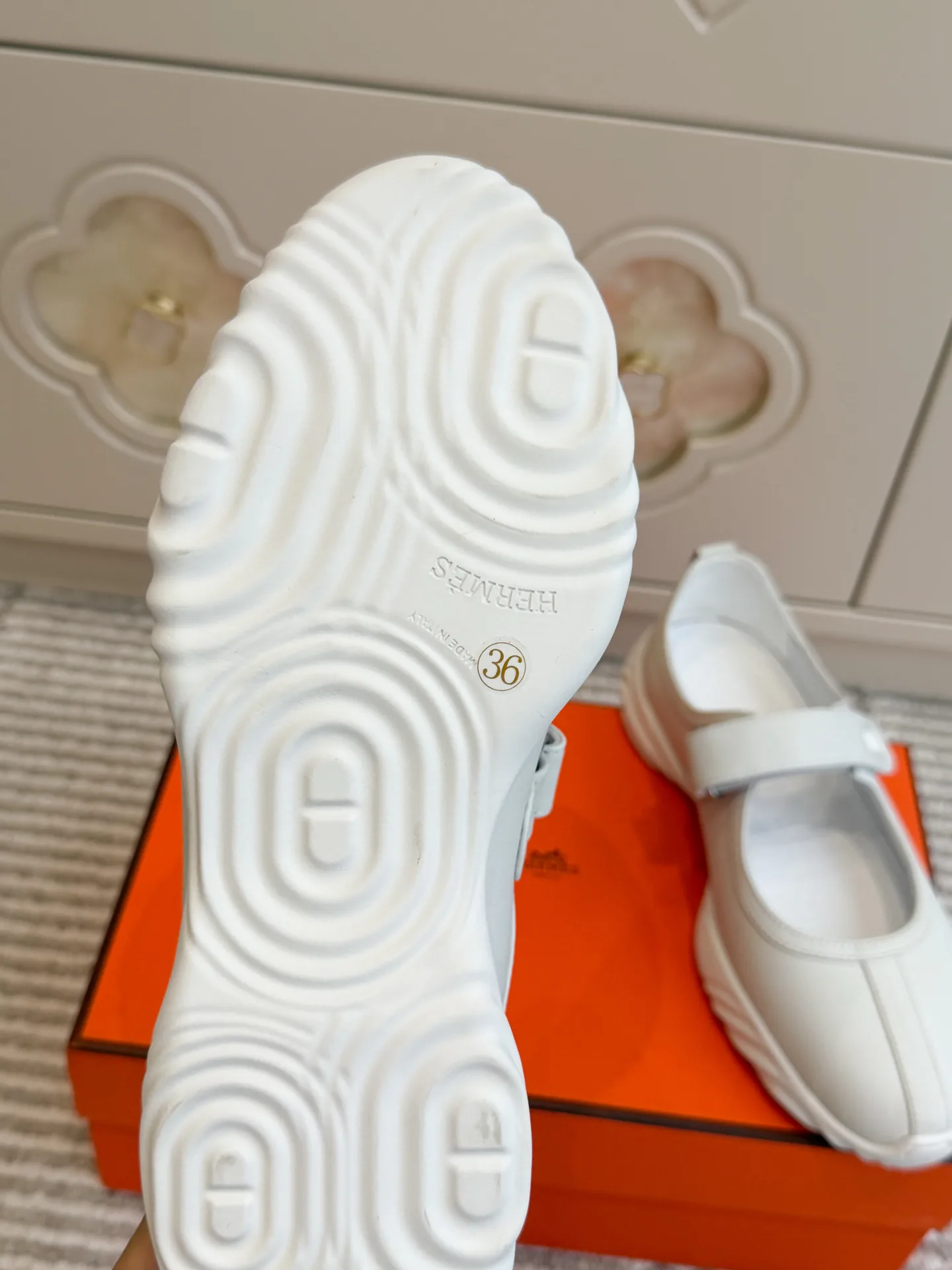 Кроссовки Женские Hermes 18738037