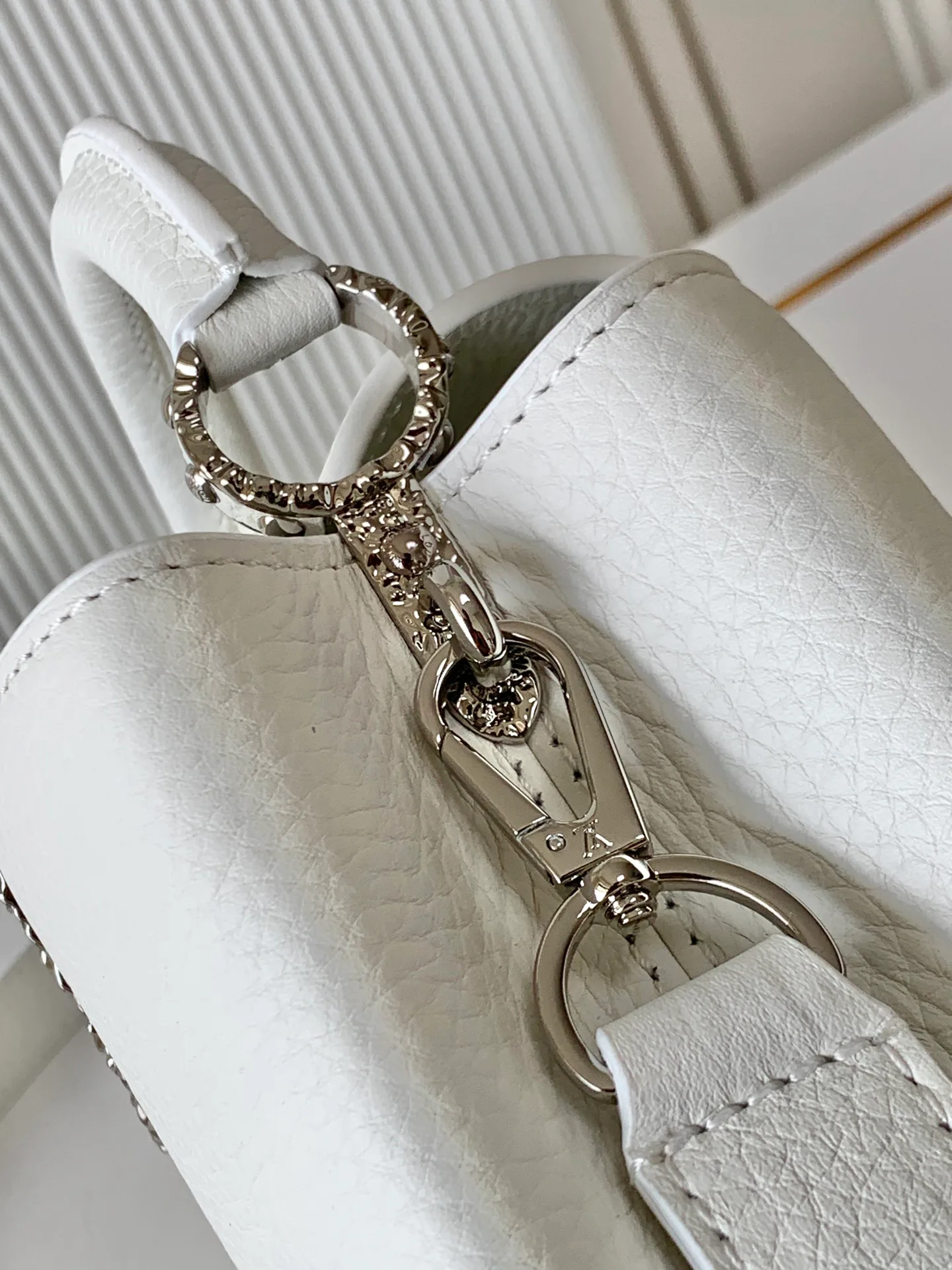 Классические Сумки Женские Louis Vuitton 17802978