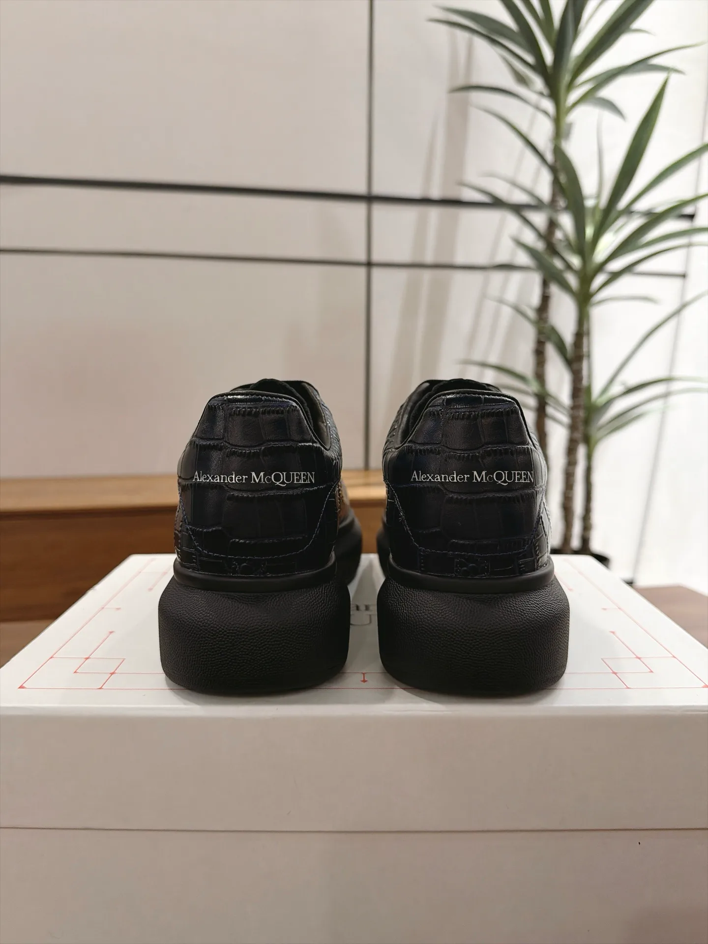 Кроссовки Женские Alexander Mcqueen 18159797