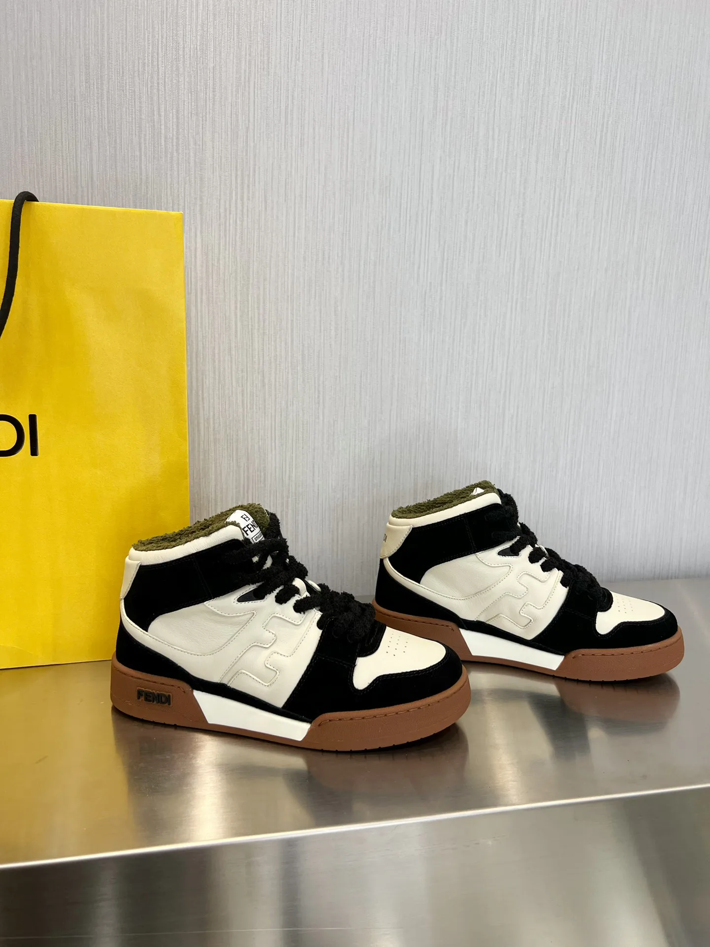 Кроссовки Женские Fendi