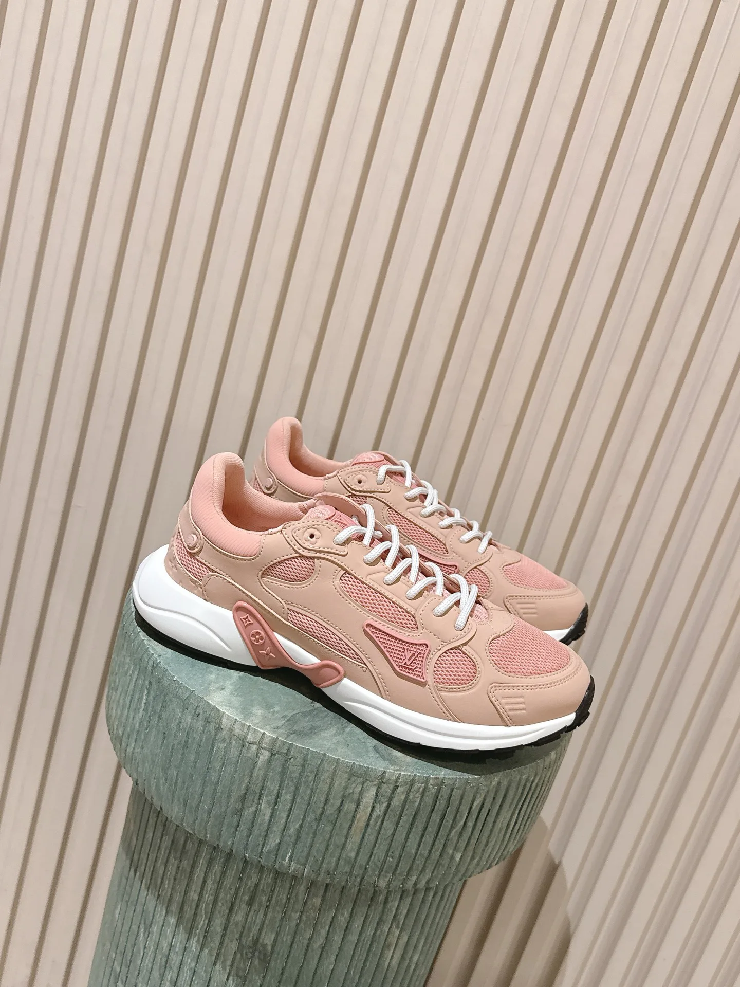Кроссовки Женские Louis Vuitton 11241502