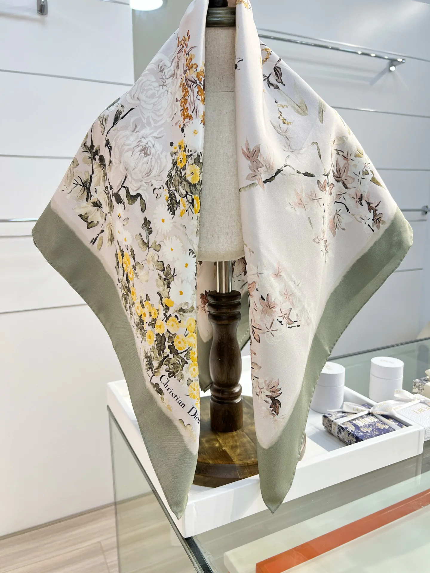 Платки Christian Dior 11664161