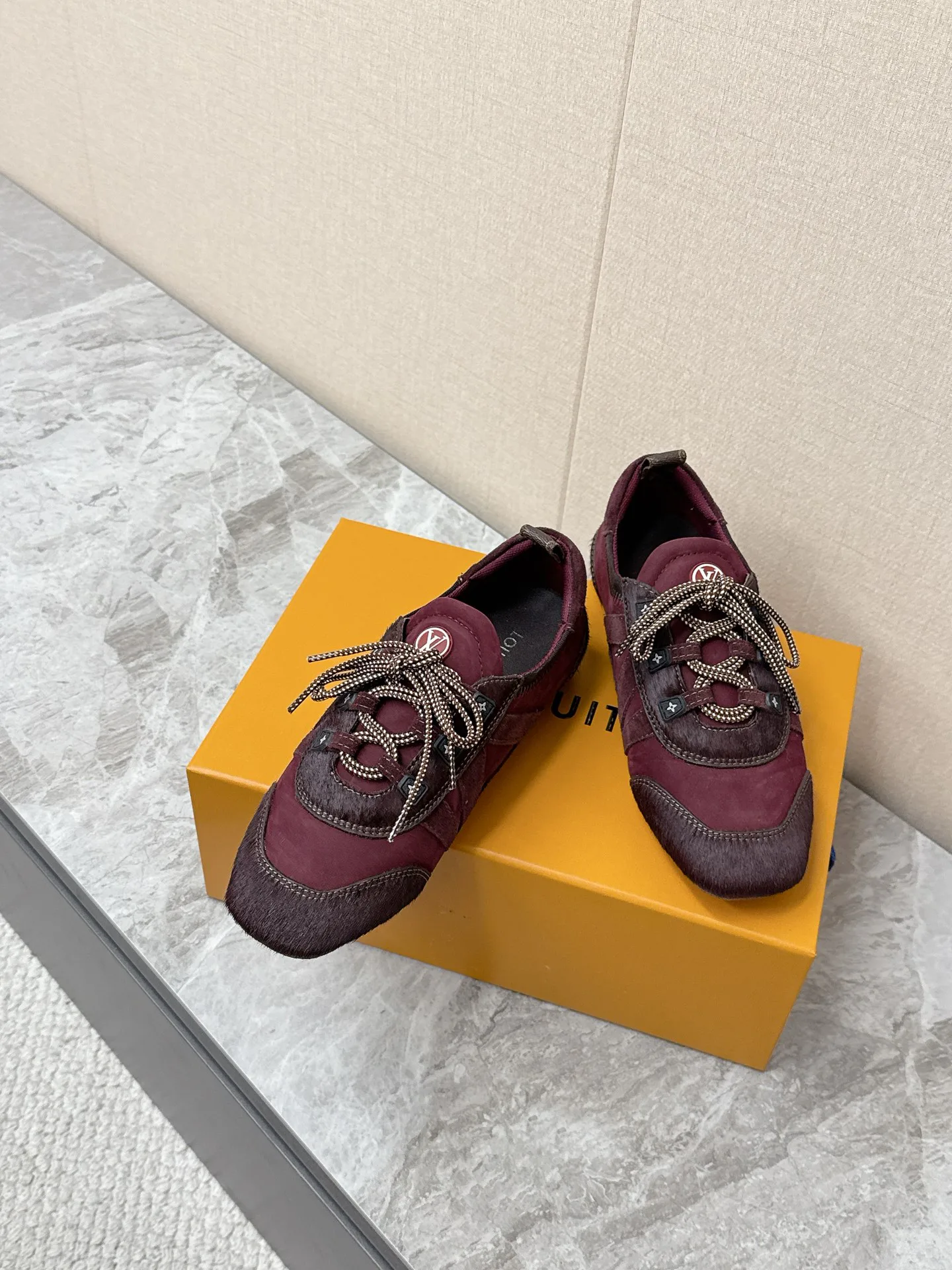 Кроссовки Женские Louis Vuitton 2625309