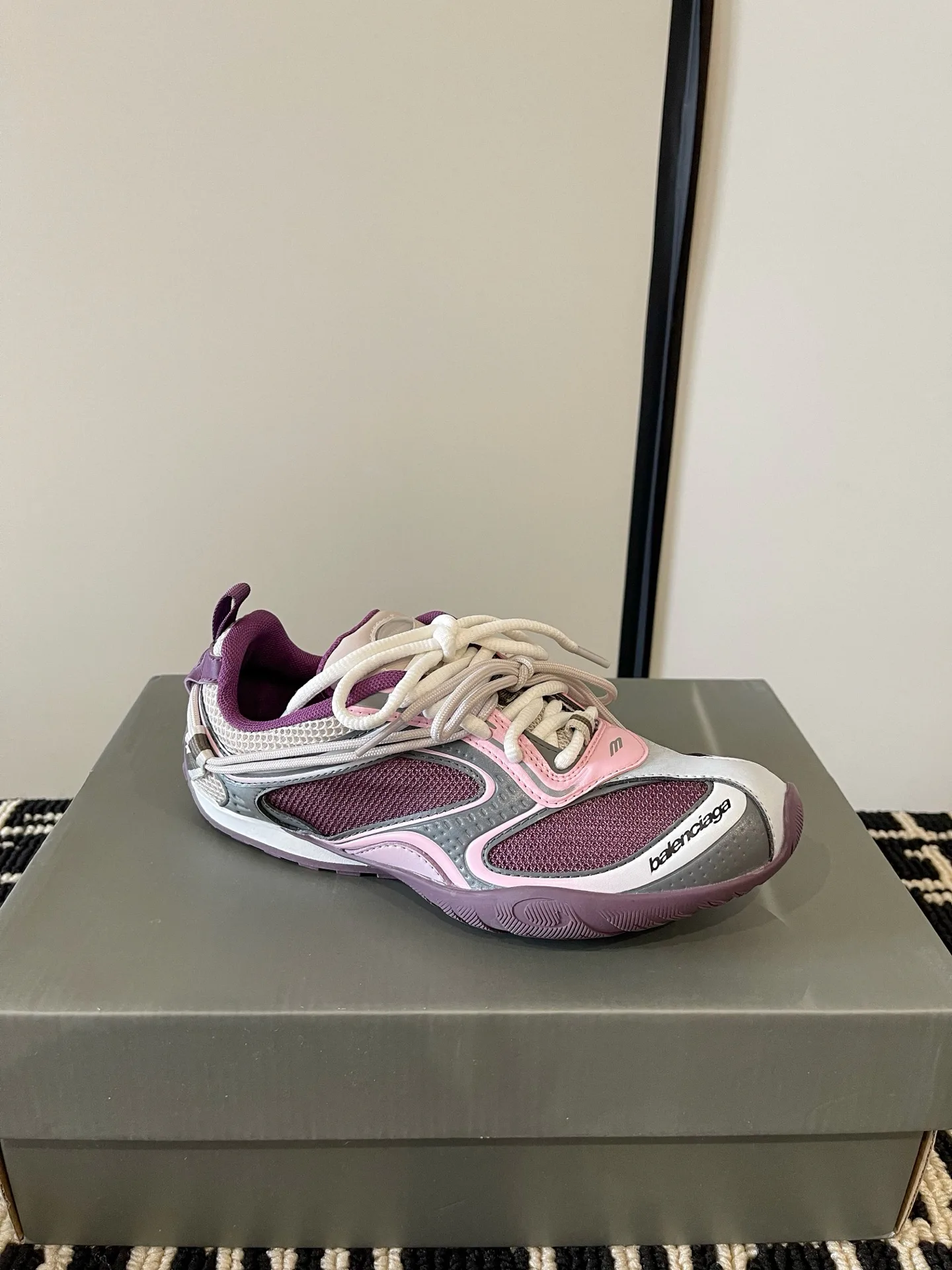 Кроссовки Женские Balenciaga 18386317