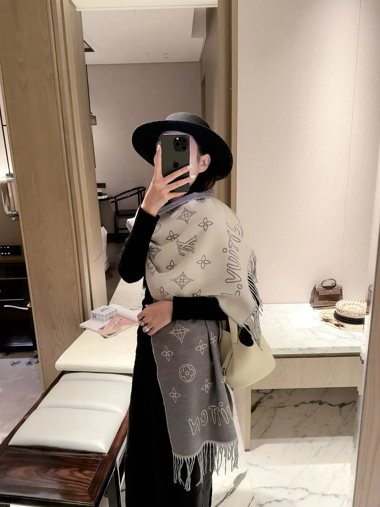 Шарфы Louis Vuitton 18377557