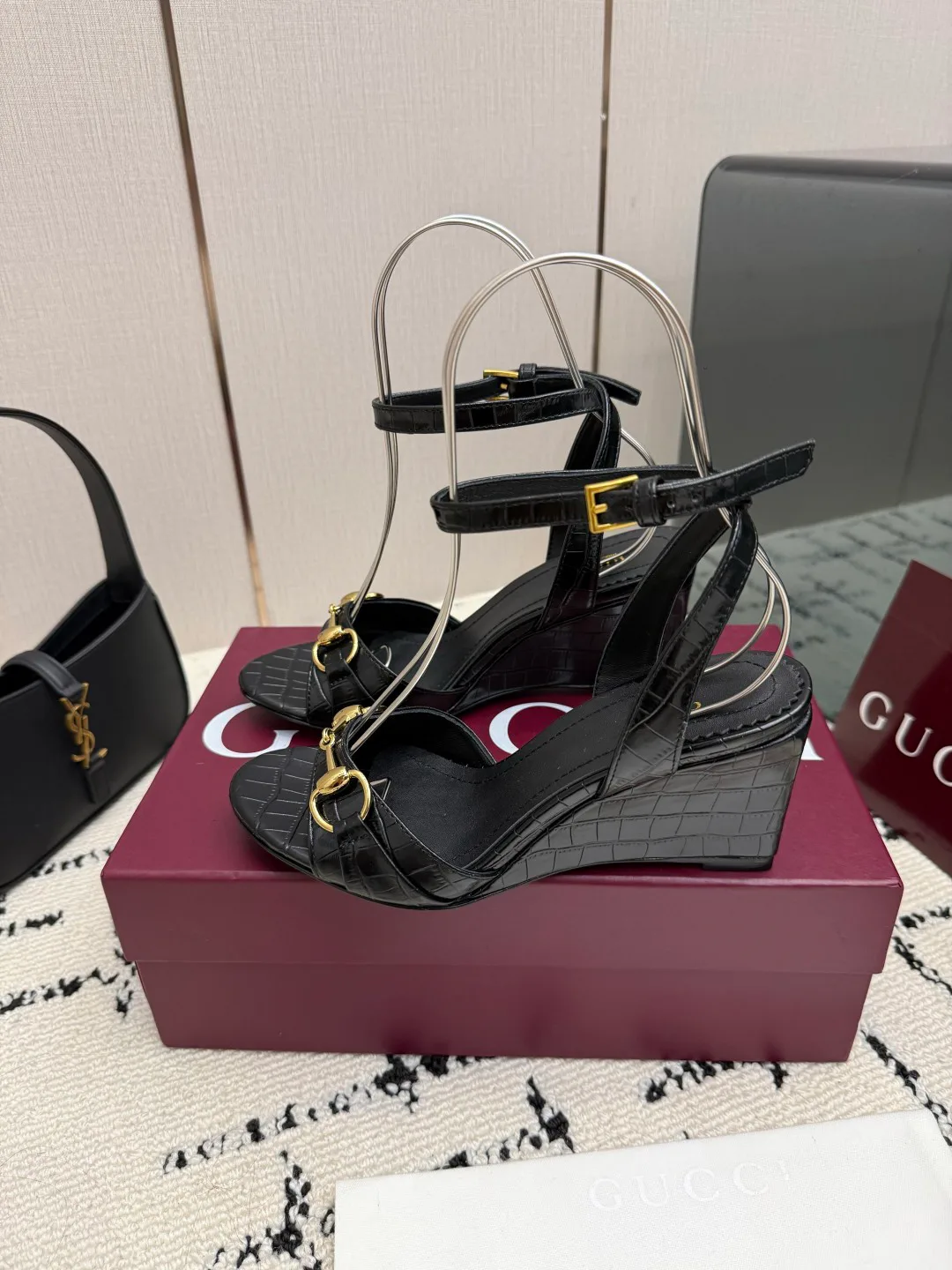Босоножки Женские Gucci 18049072