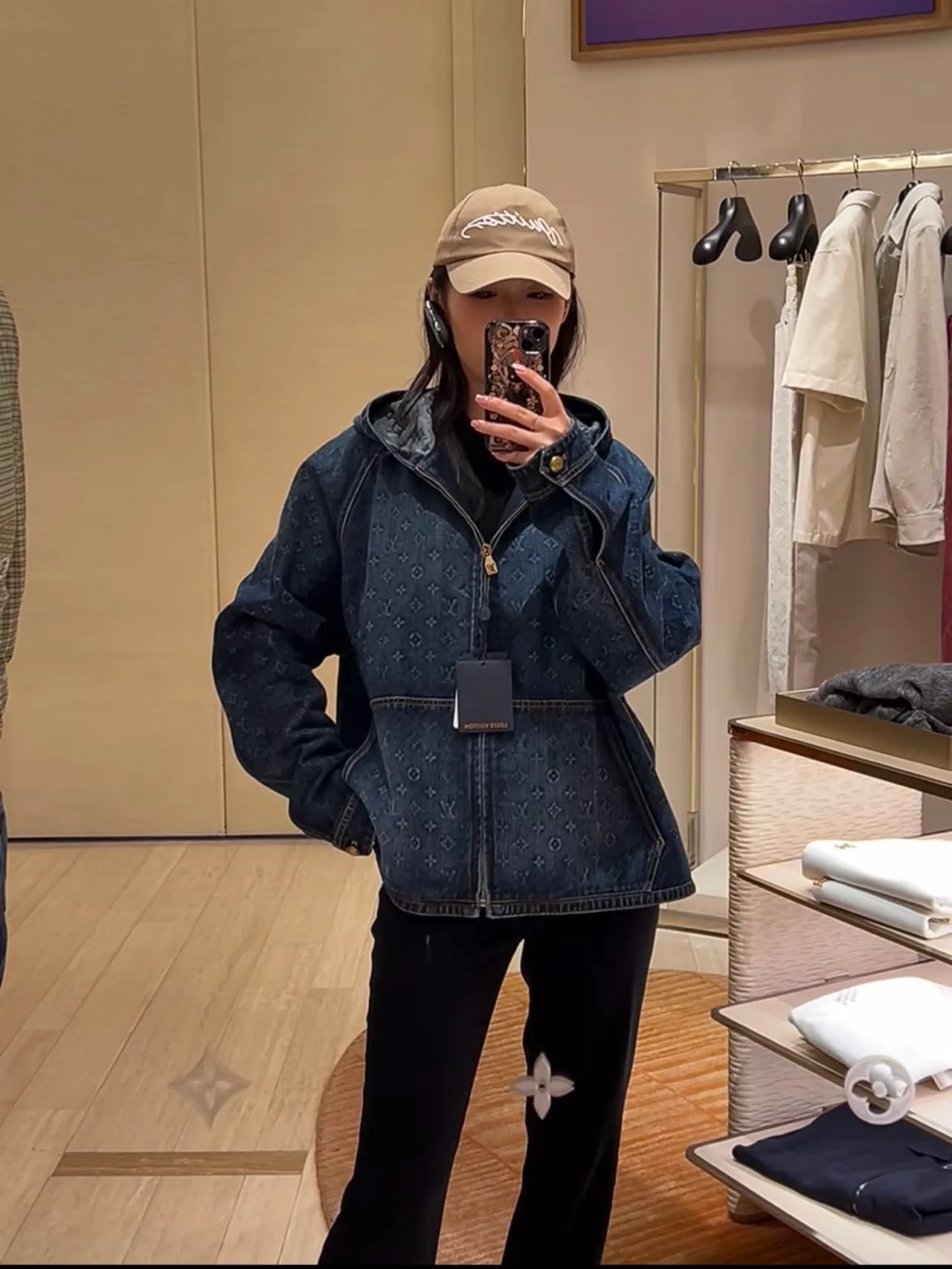 Куртки И Пуховики Женские Louis Vuitton 18348323