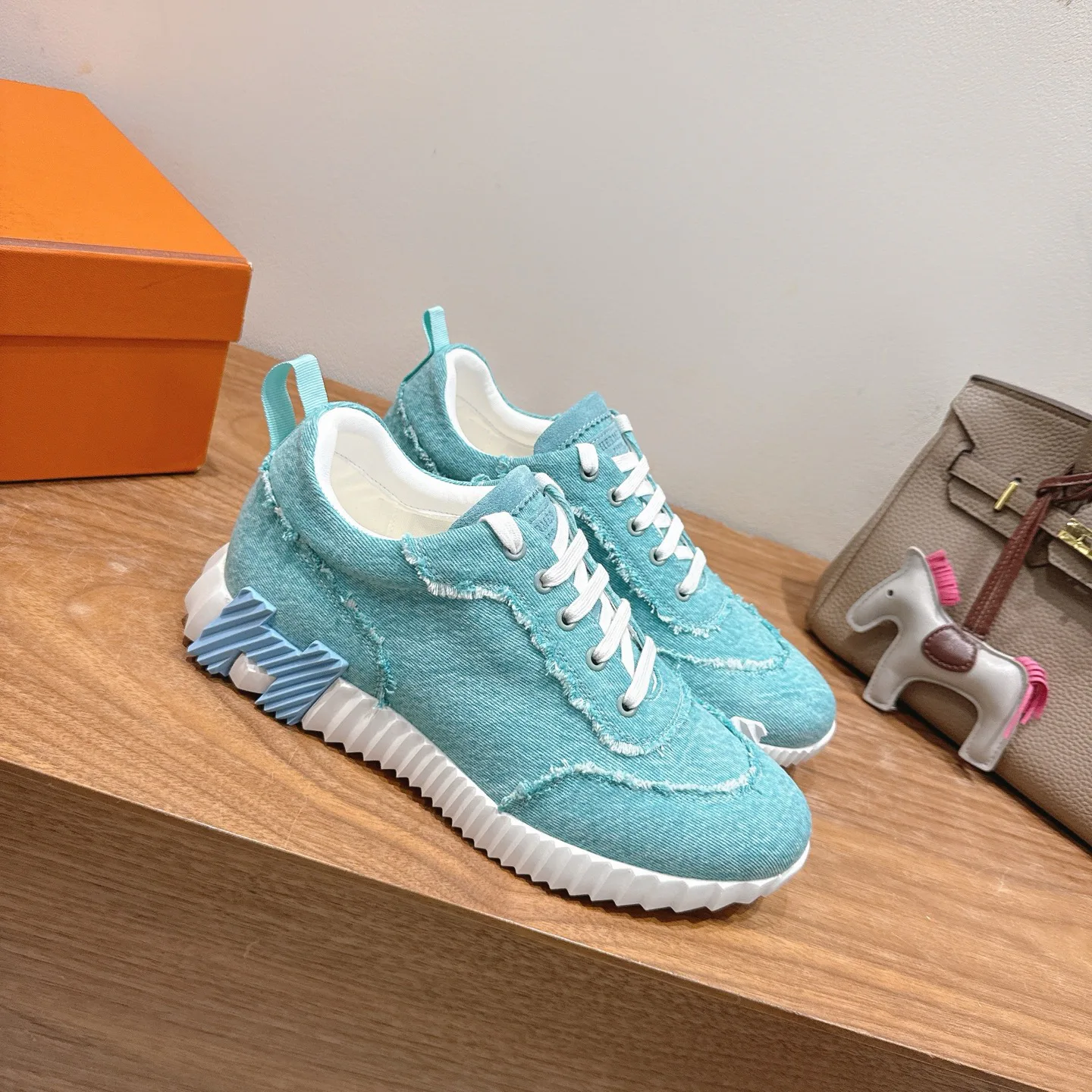 Кроссовки Женские Hermes 4214615