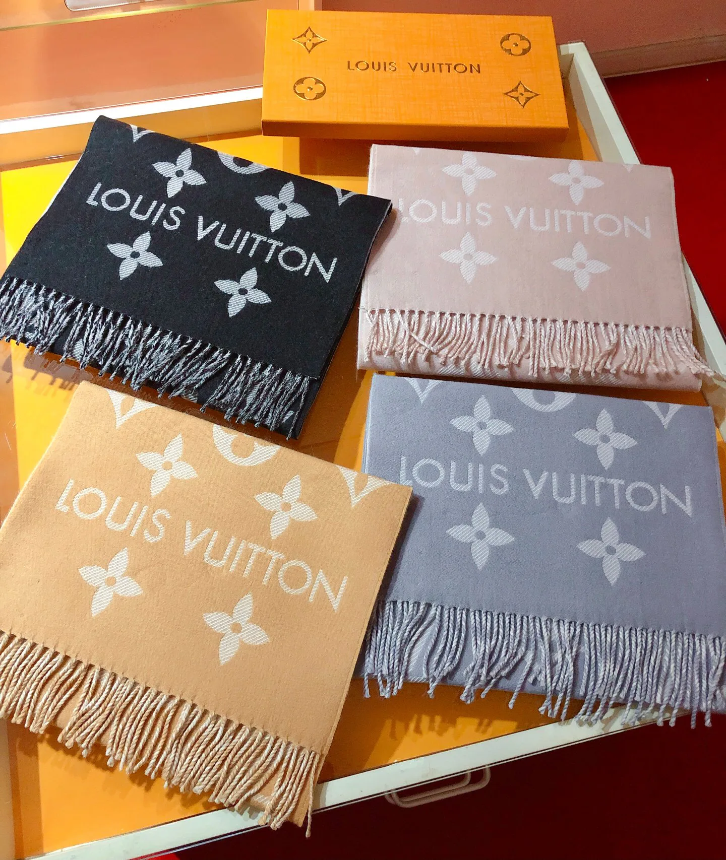 Шарфы Louis Vuitton 11394378