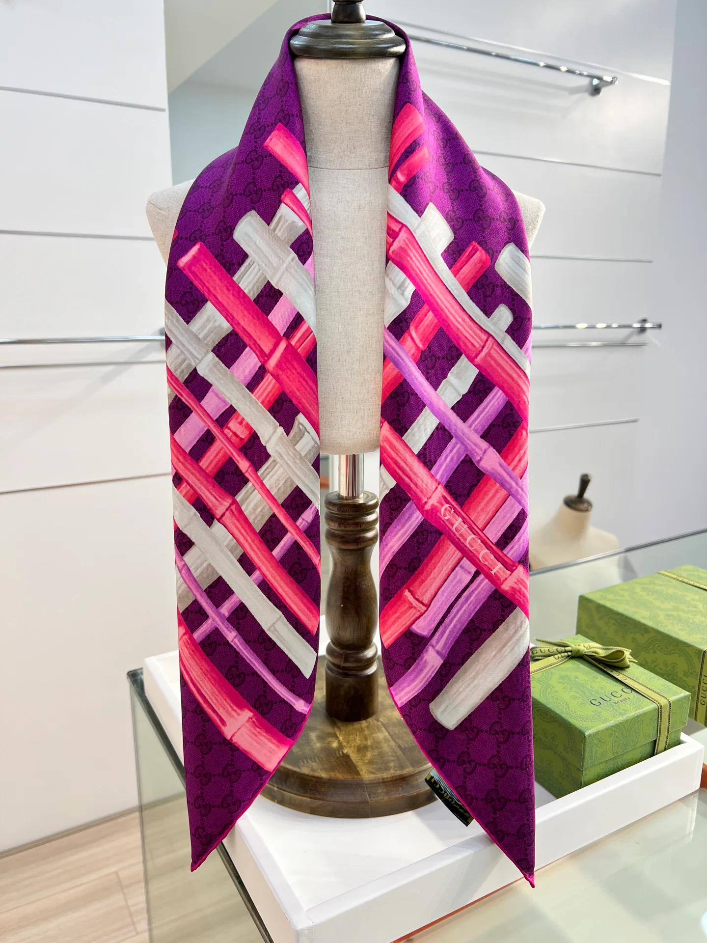 Шарфы Gucci 807696