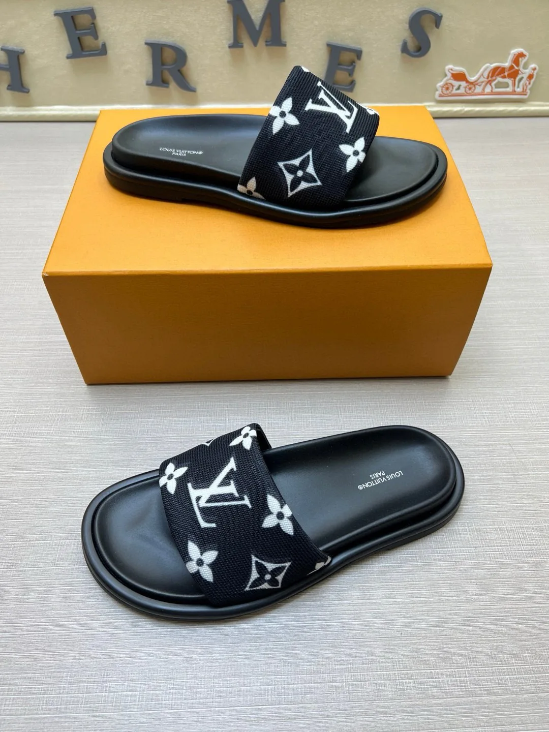 Шлепанцы Женские Louis Vuitton 9801515