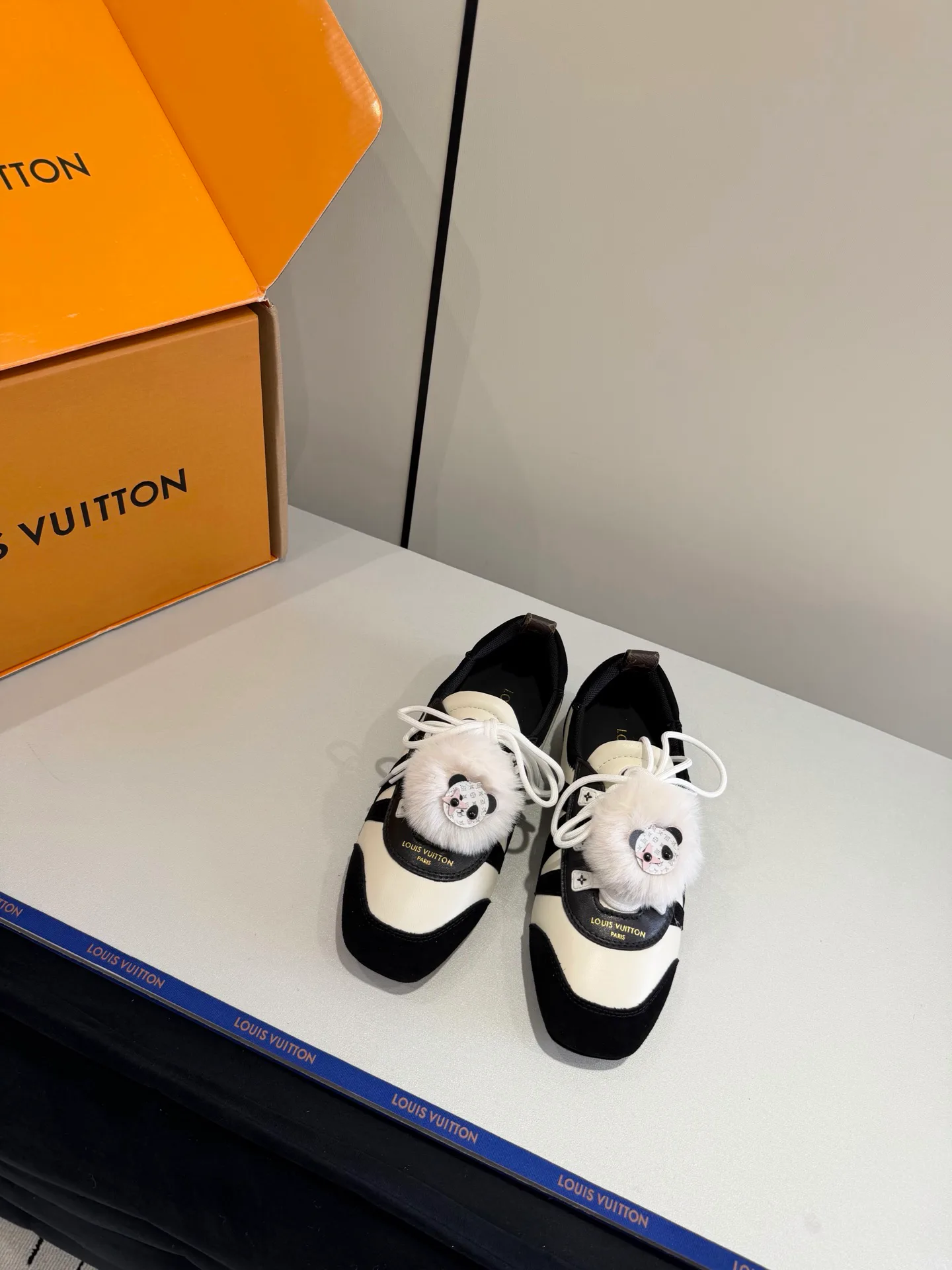 Кроссовки Женские Louis Vuitton 17793889