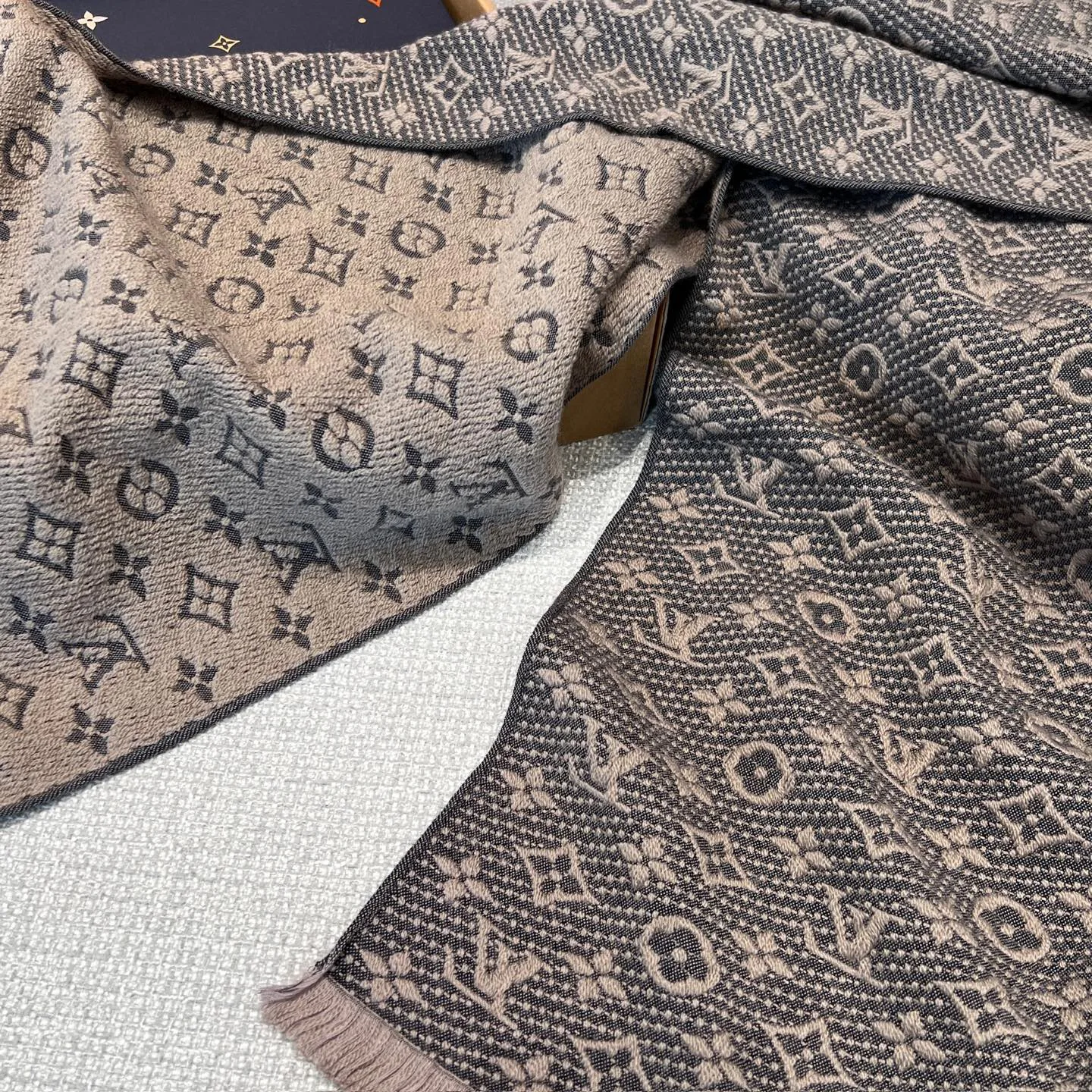 Шарфы Louis Vuitton 17945577