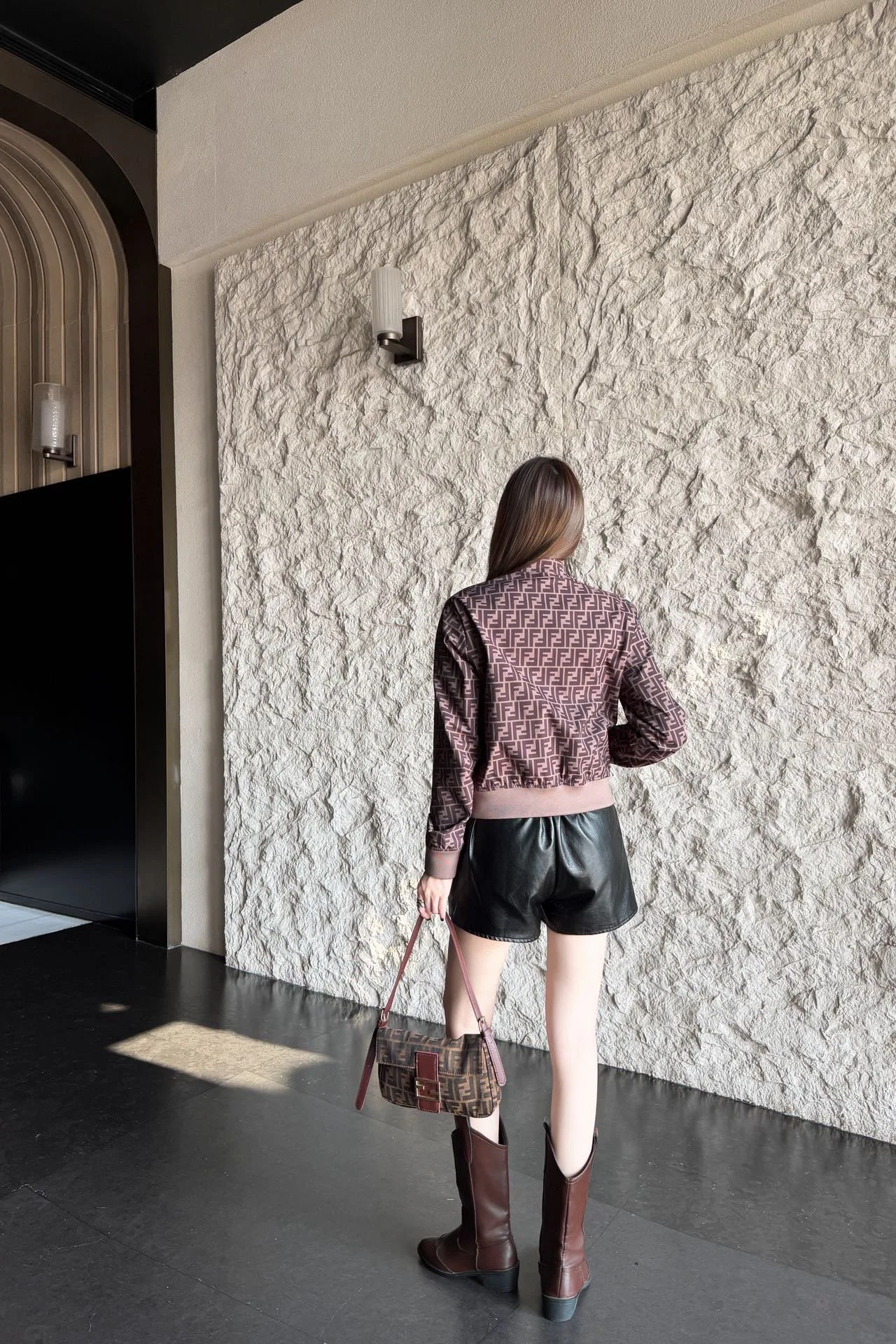 Куртки И Пуховики Женские Fendi 18348247