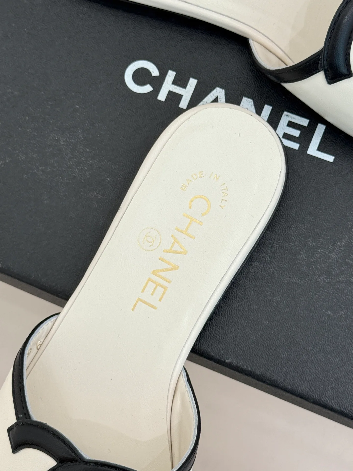 Шлепанцы Женские Chanel 11485805