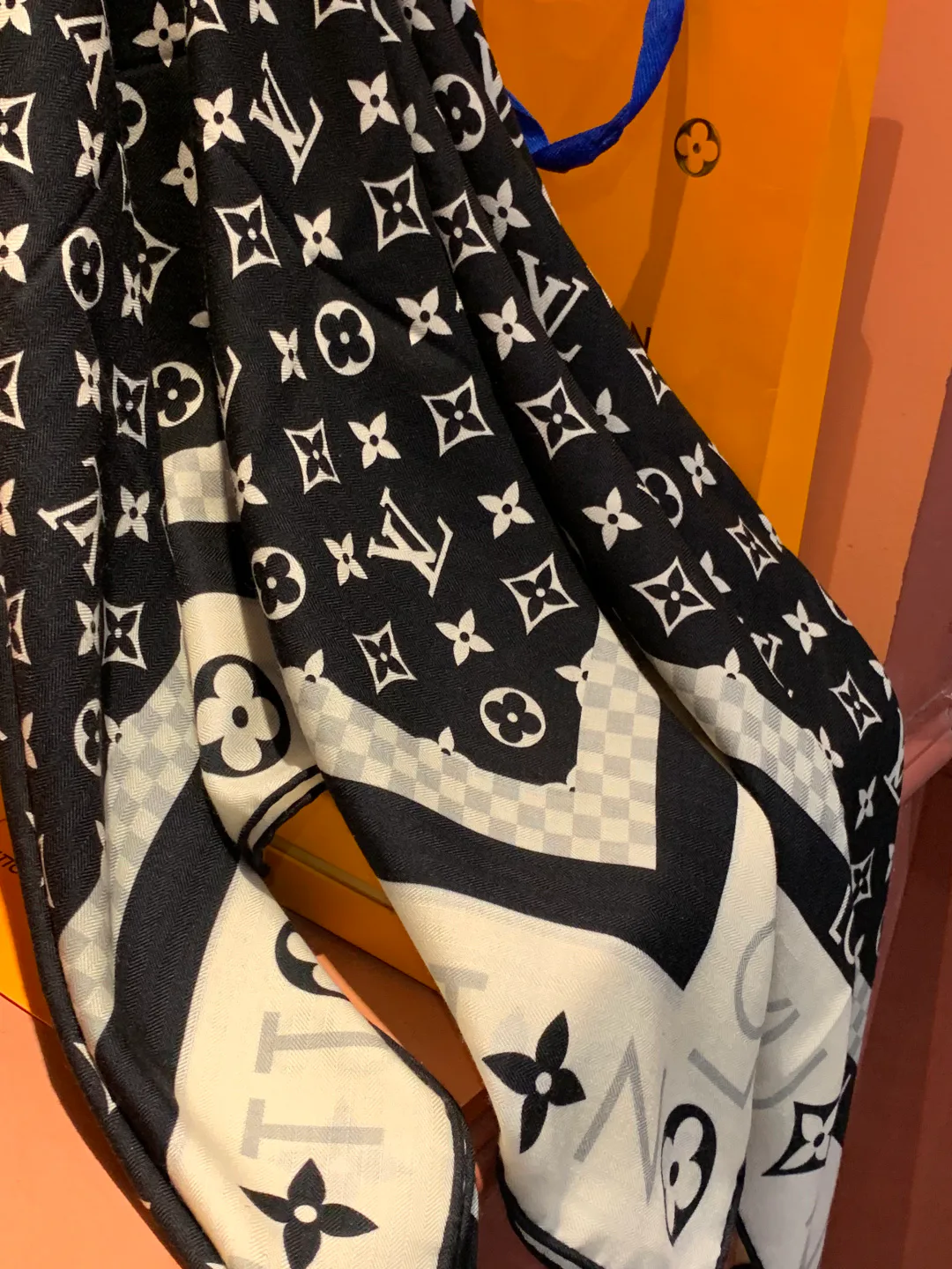 Шарфы Louis Vuitton 588342