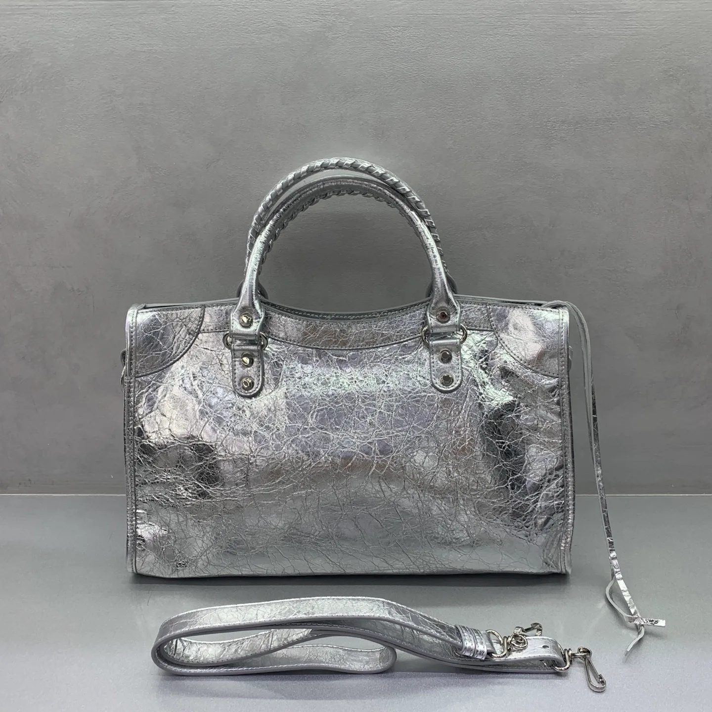 Классические Сумки Женские Balenciaga 18136160