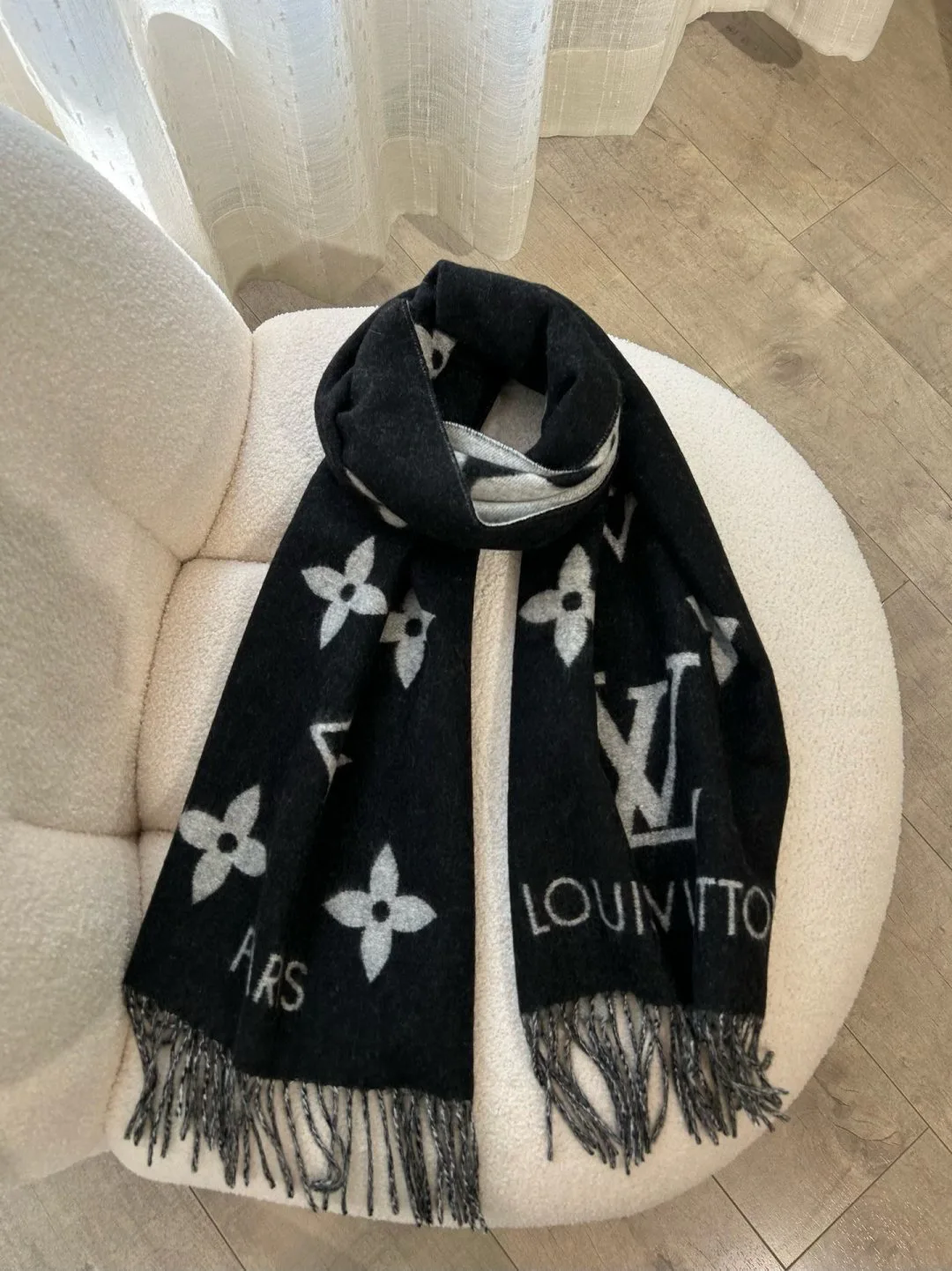 Шарфы Louis Vuitton 18141167
