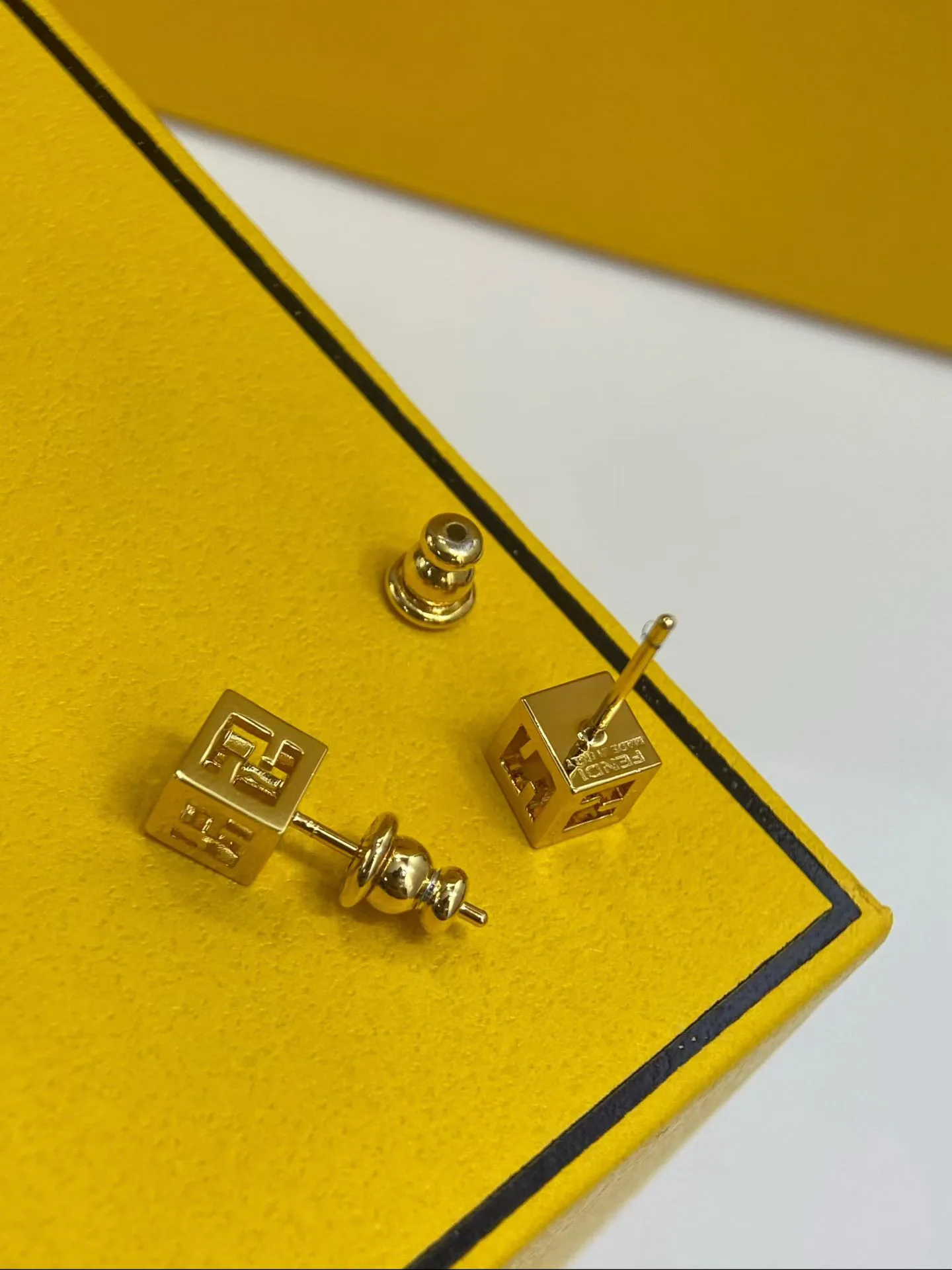 Бижутерия Fendi 18123182