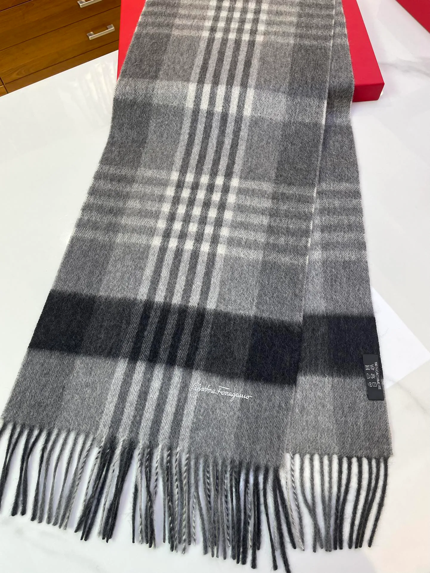 Шарфы Salvatore Ferragamo 104666