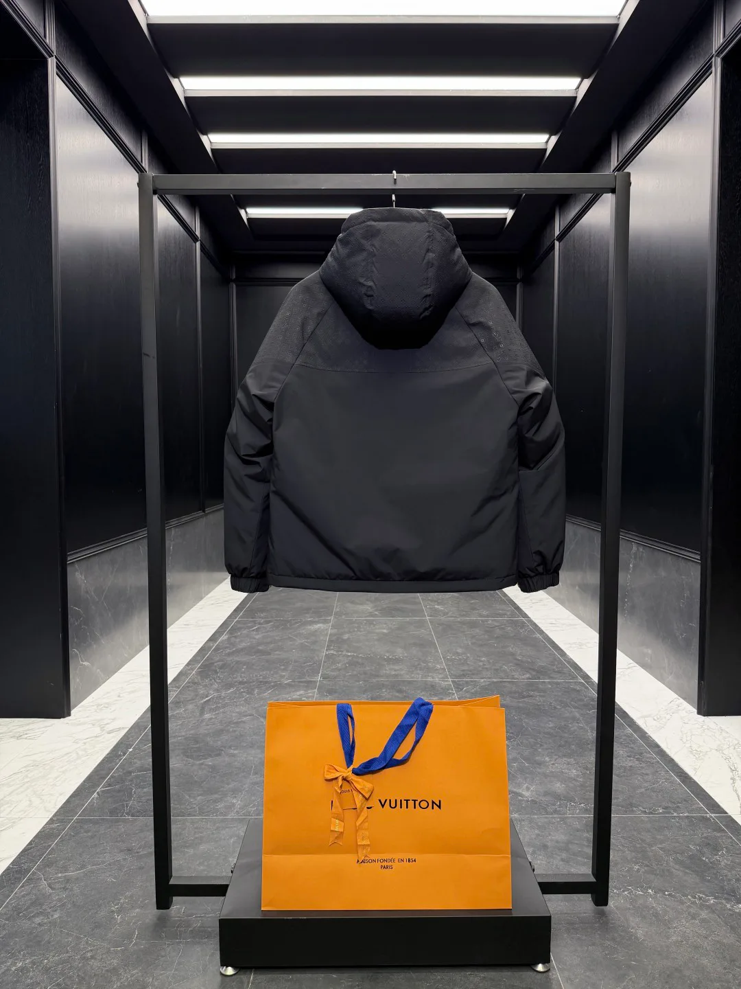 Куртки И Пуховики Женские Louis Vuitton 4419854