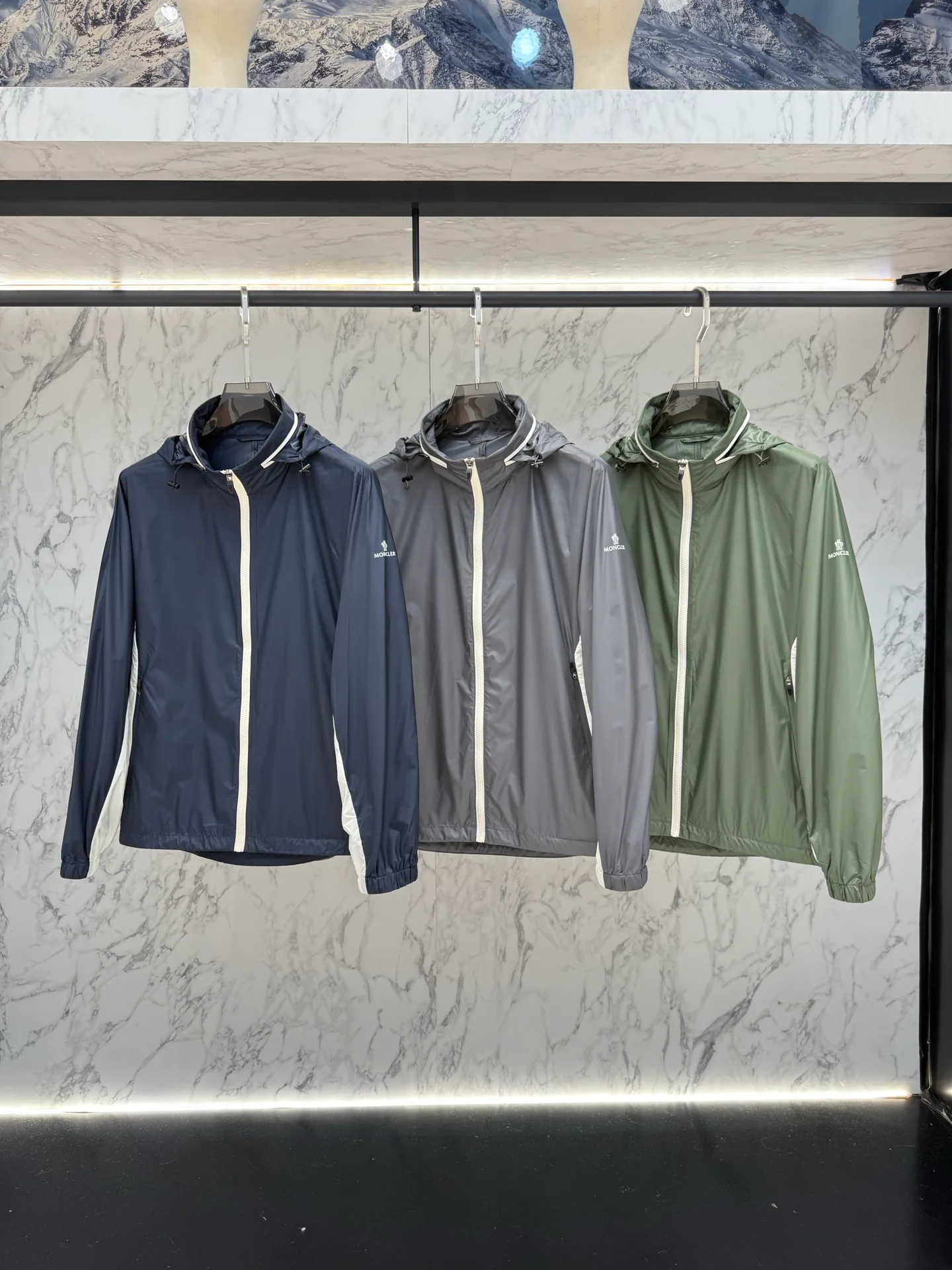 Куртки И Пуховики Мужские Moncler 11512959