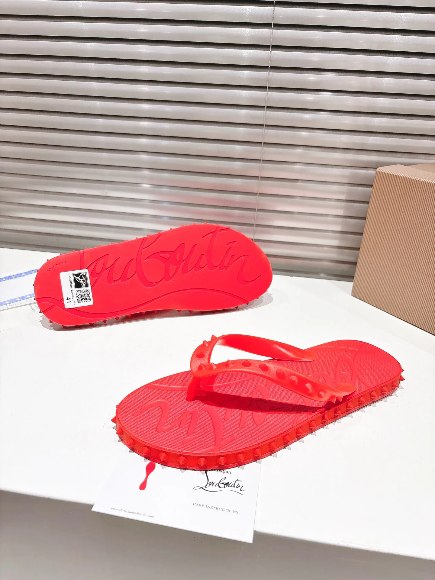 Шлепанцы Женские Christian Louboutin 17604586