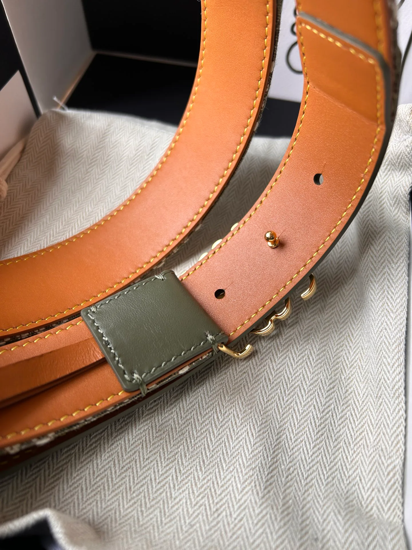 Ремни Loewe 11704492