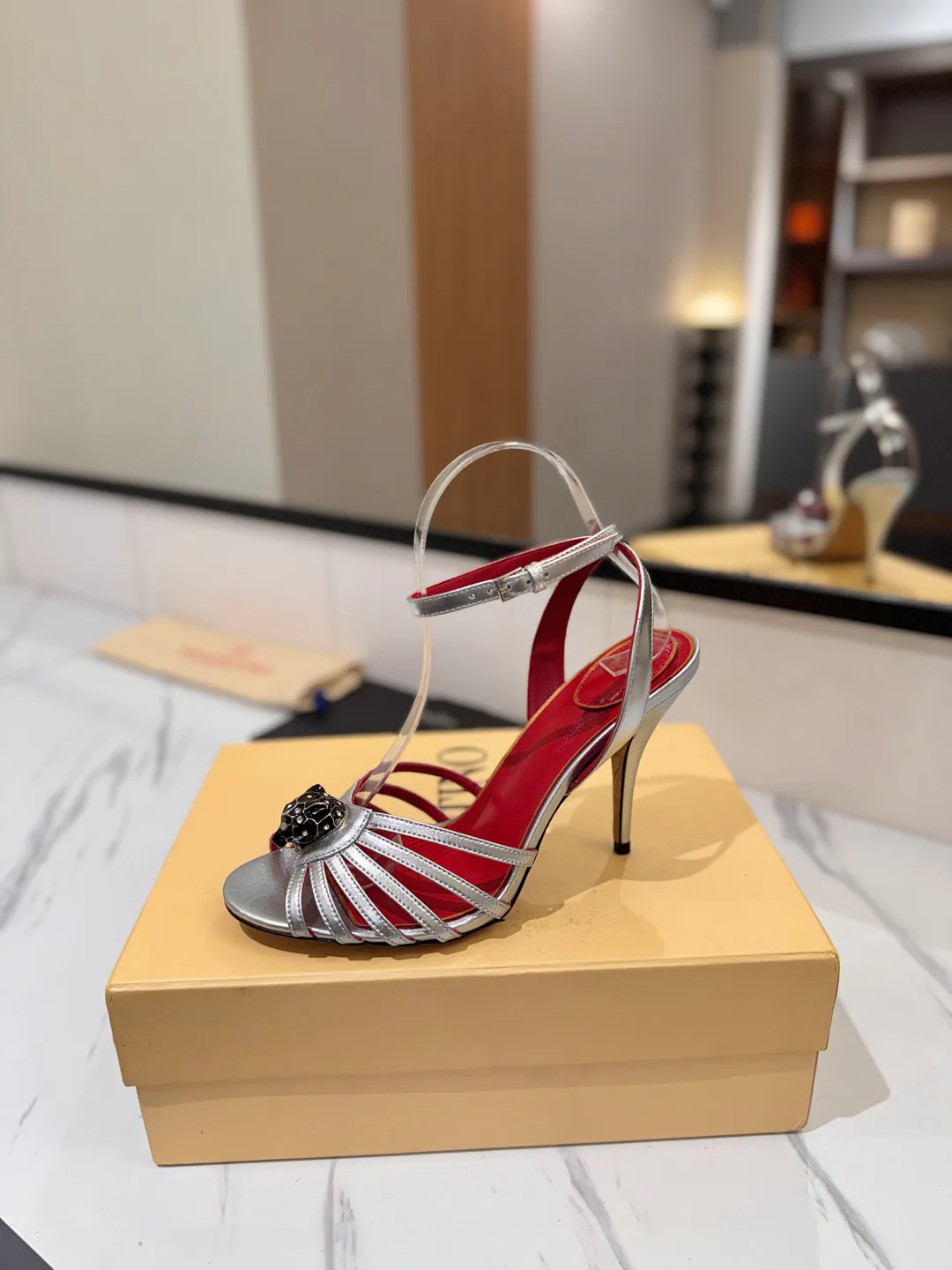Босоножки Женские Valentino 18764264