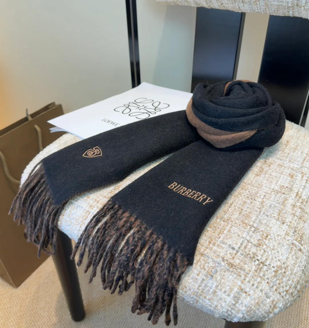 Шарфы Burberry 18449898