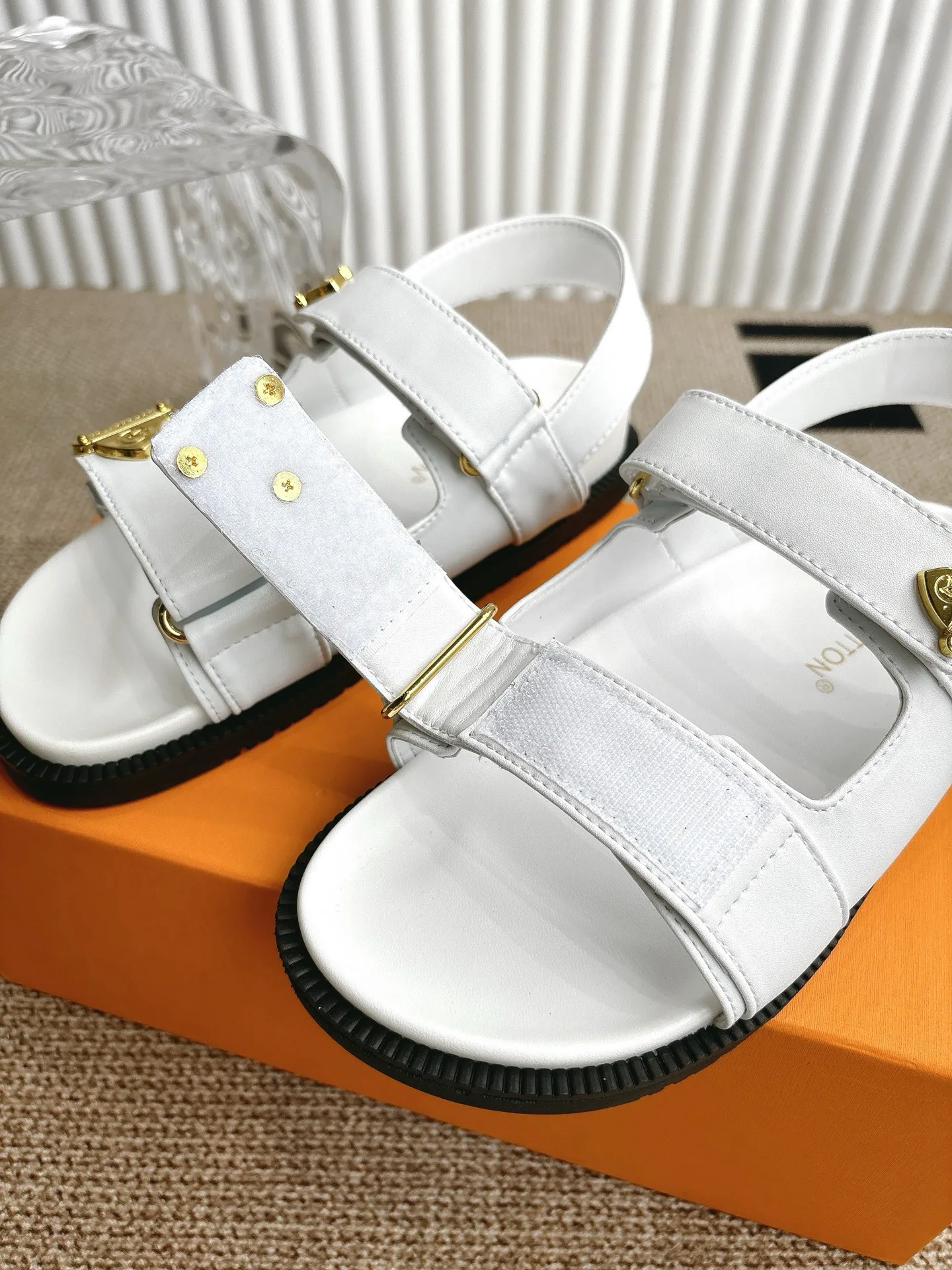 Босоножки Женские Louis Vuitton 17499604