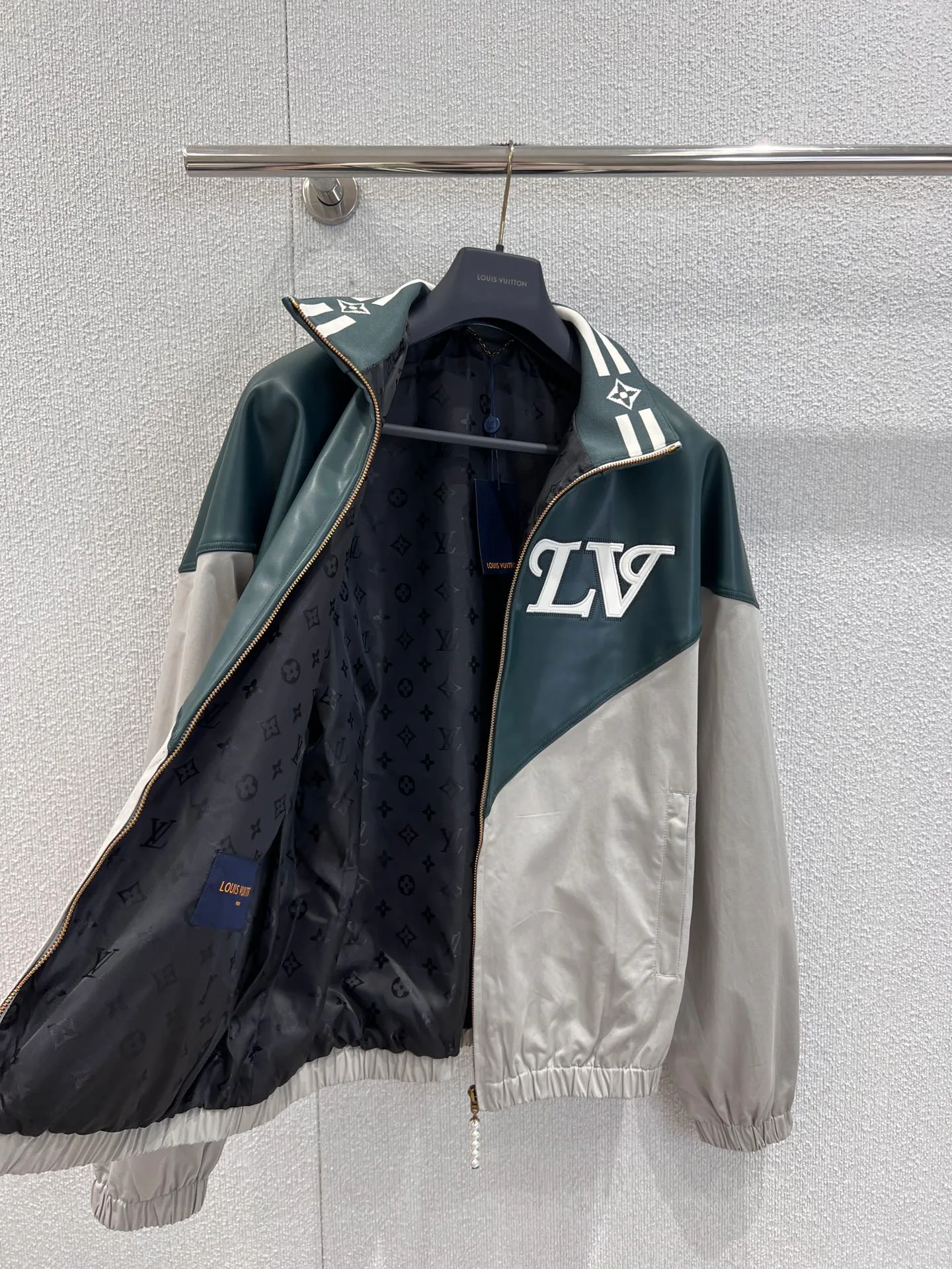 Куртки Женские Louis Vuitton 144772