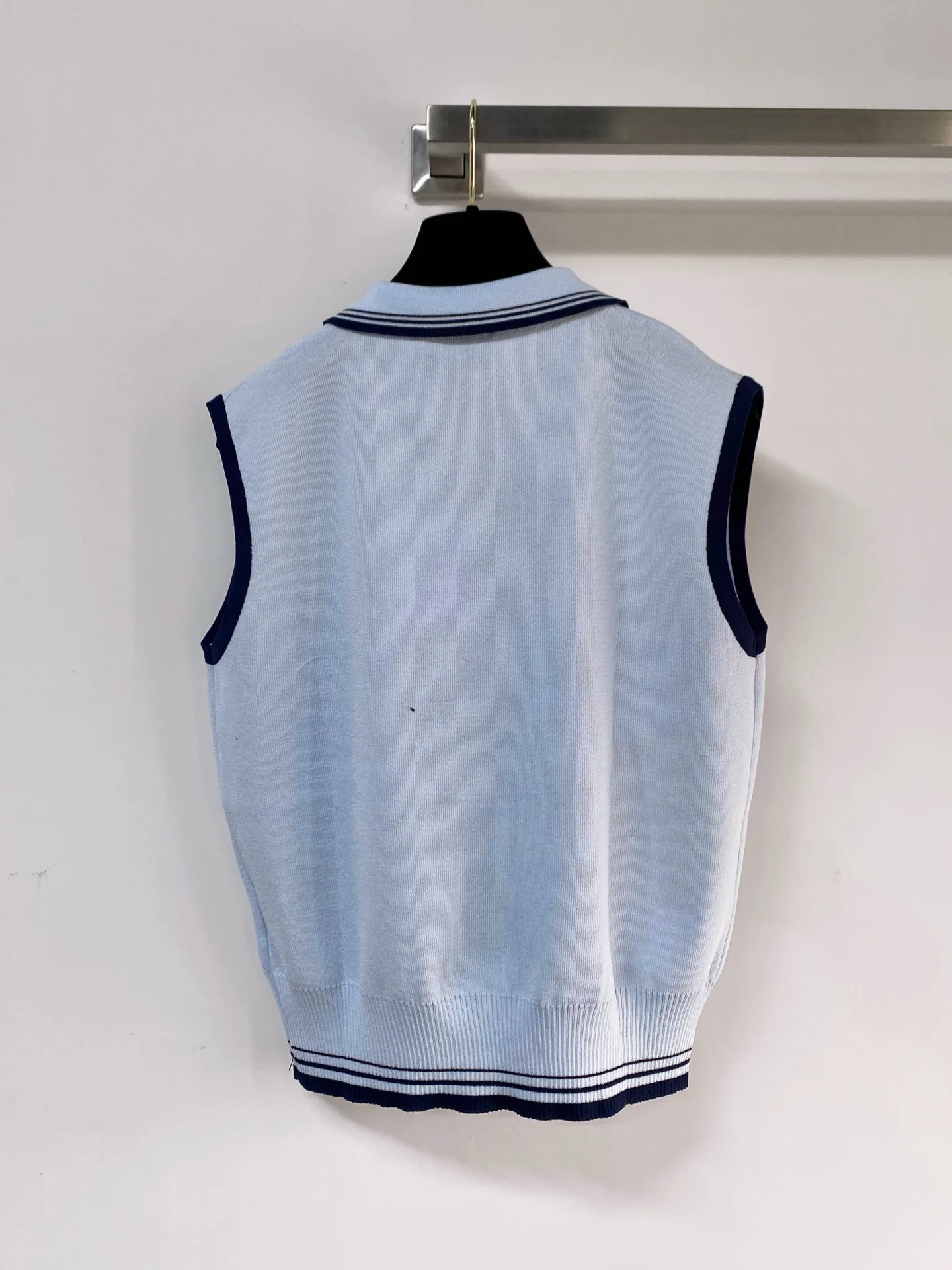 Жилеты Женские Chanel 13471571