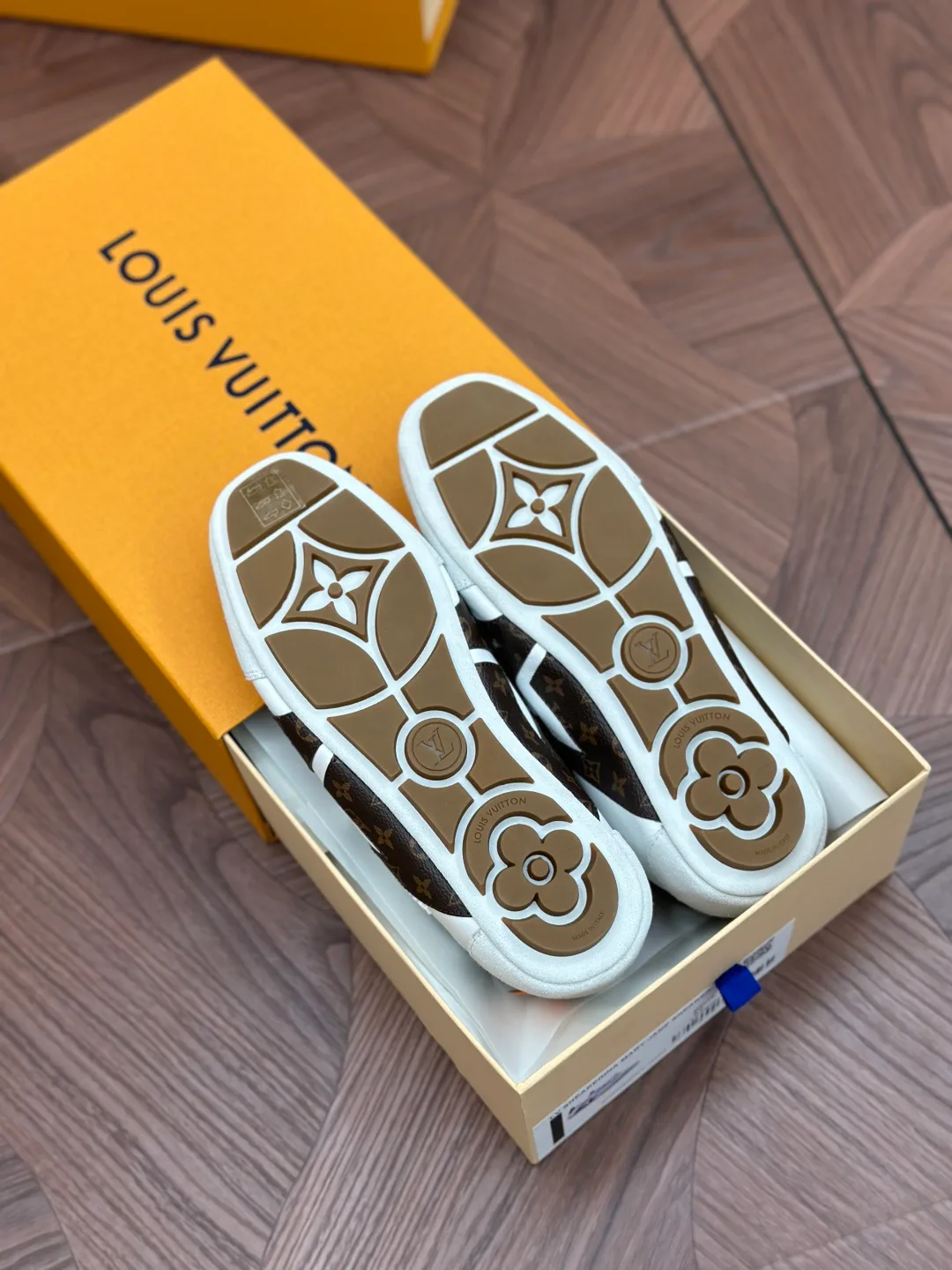 Кроссовки Женские Louis Vuitton 19480021