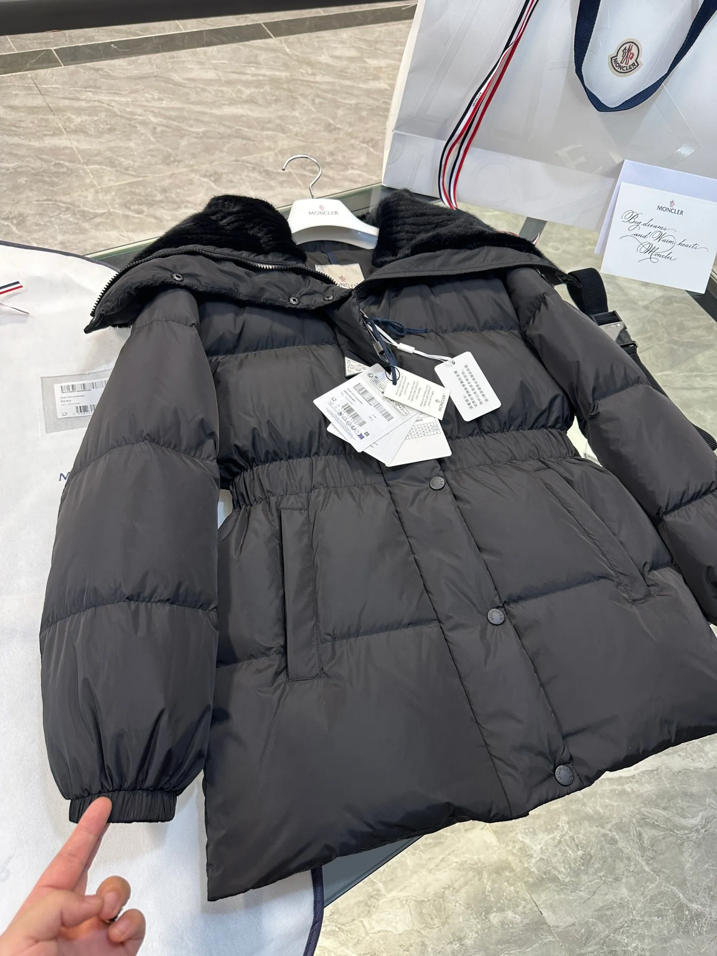 Куртки И Пуховики Женские Moncler 18606714