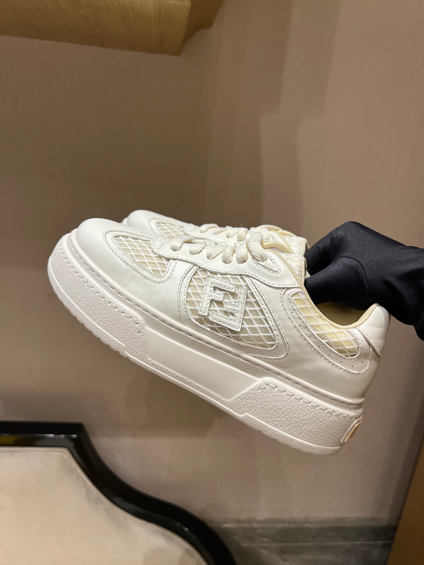 Кроссовки Женские Fendi 197126