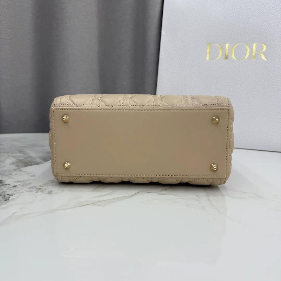 Классические Сумки Женские Christian Dior 12622360